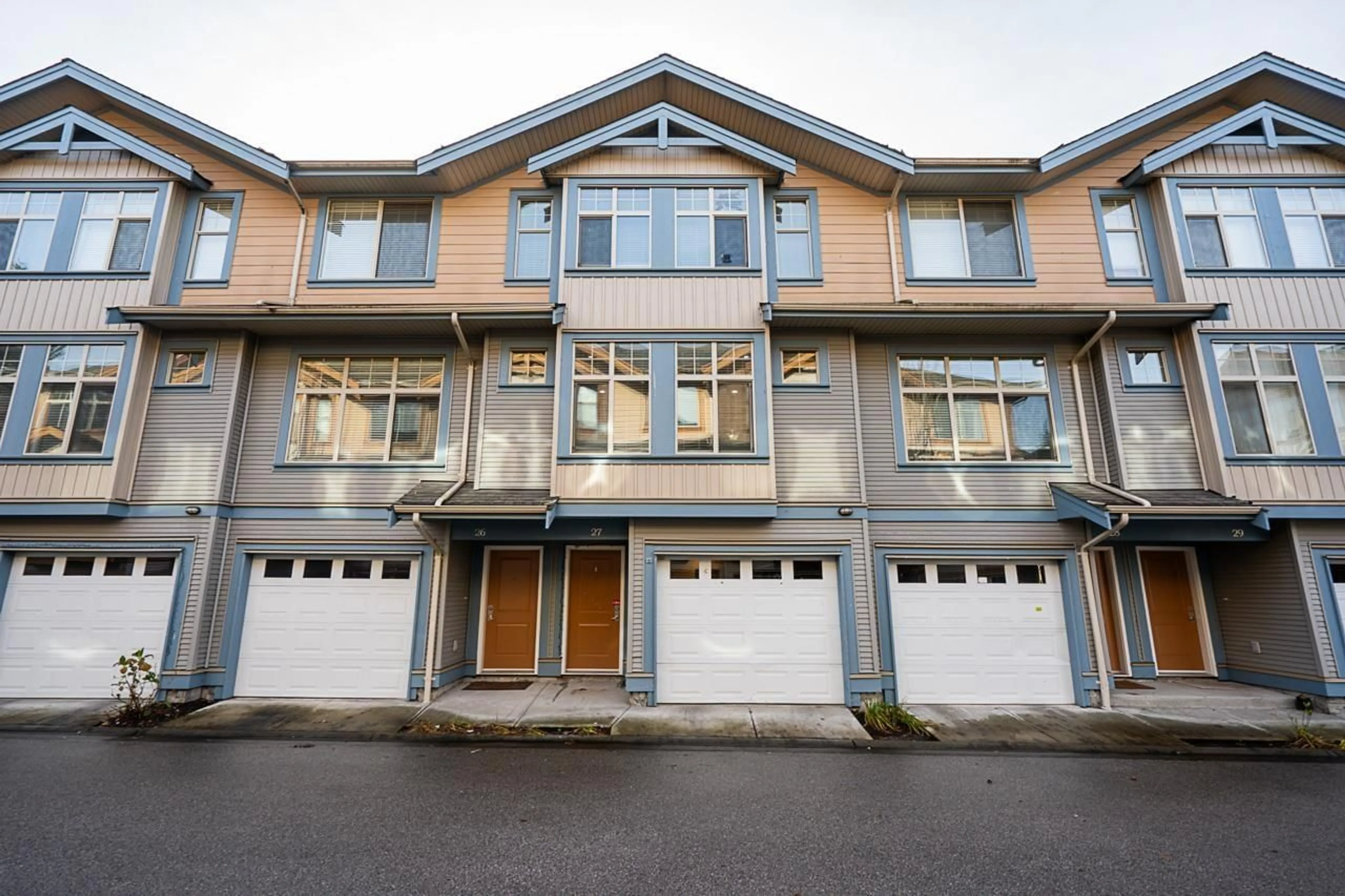 A pic from exterior of the house or condo, the front or back of building for 27 12036 66 AVENUE, Surrey British Columbia V3W3M2