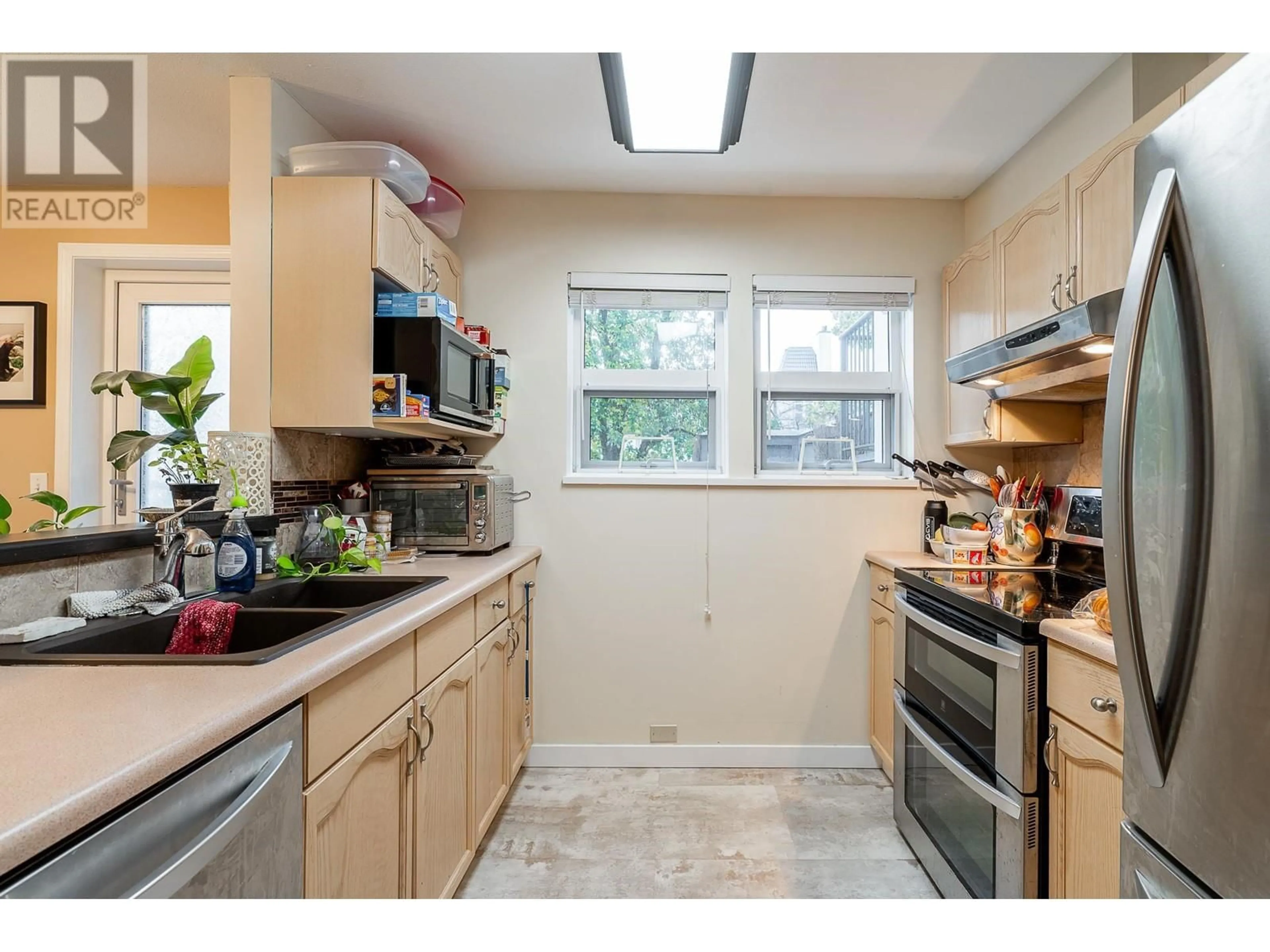 Standard kitchen, wood floors, cottage for 101 98 LAVAL STREET, Coquitlam British Columbia V3K6S9