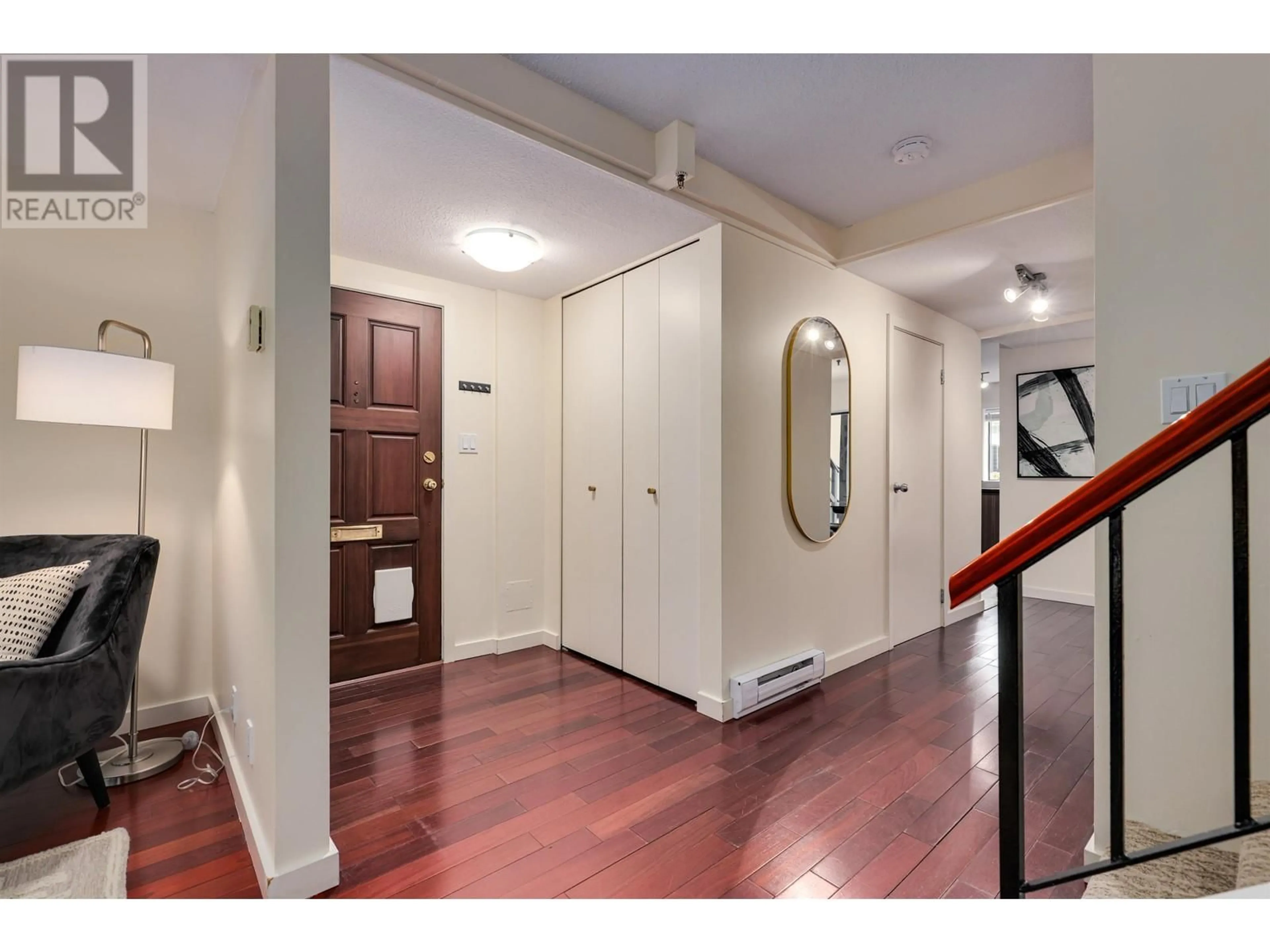 Indoor entryway, wood floors for 1 1786 ESQUIMALT AVENUE, West Vancouver British Columbia V7V1R8