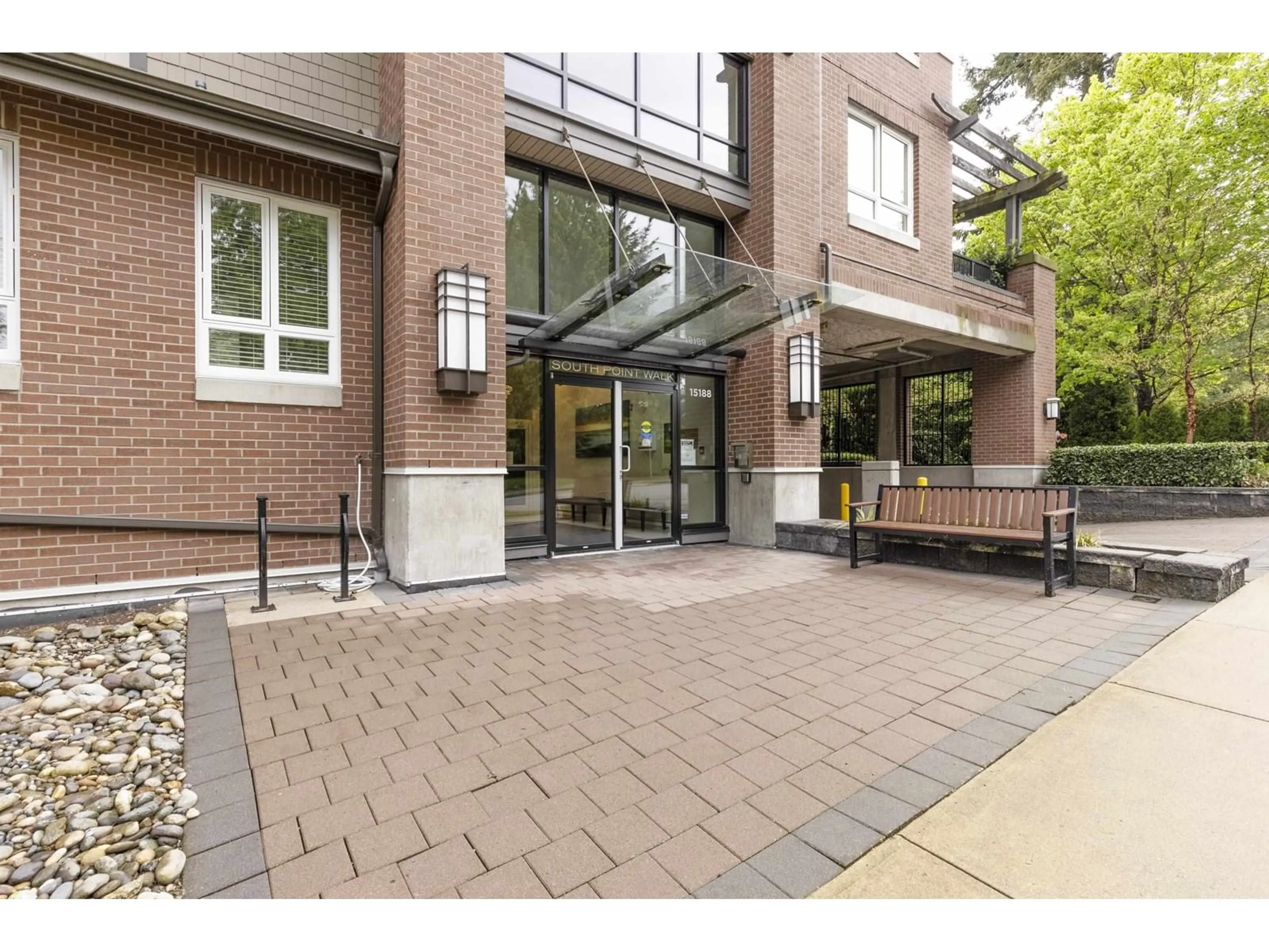 Indoor foyer for 203 15188 29A AVENUE, Surrey British Columbia V4P1H1