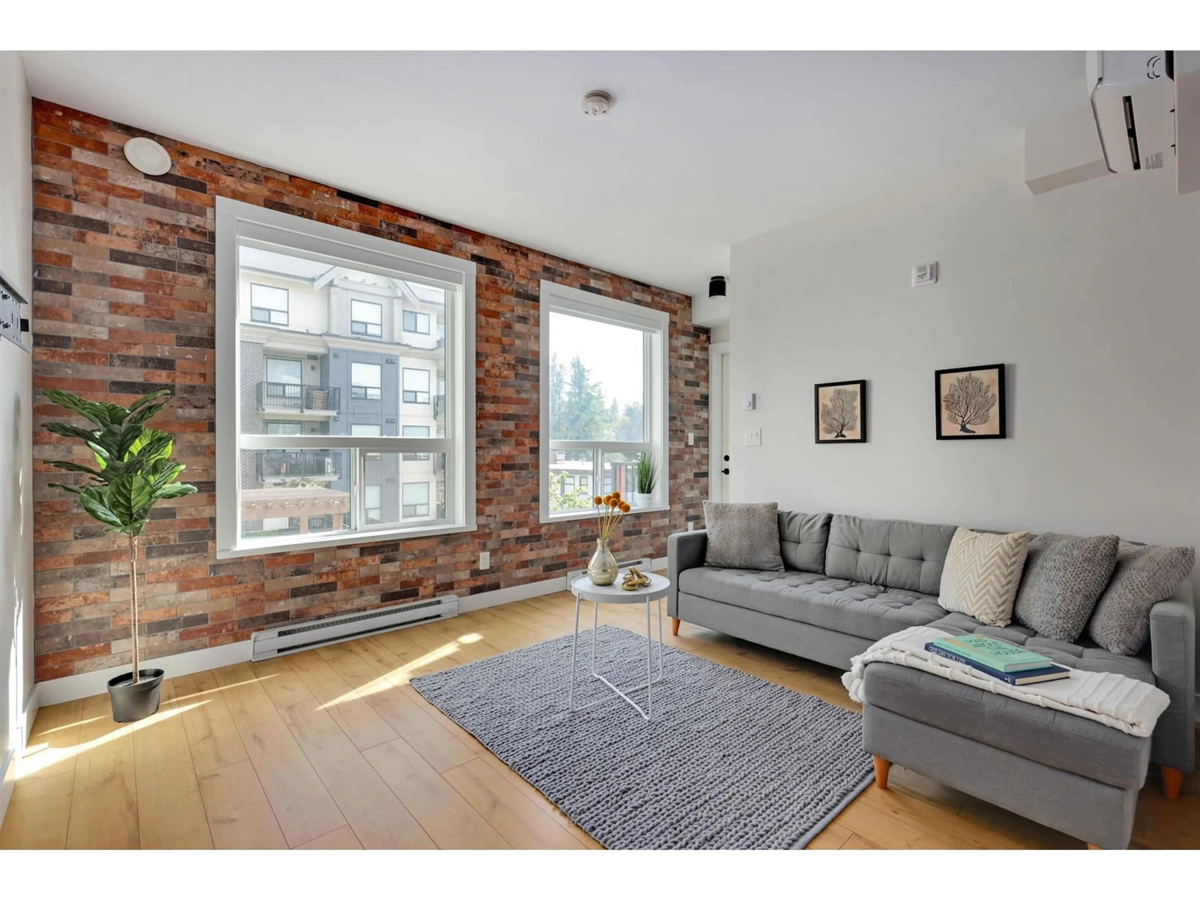 Living room, wood floors for 316-317 2493 MONTROSE AVENUE, Abbotsford British Columbia V2S3T2