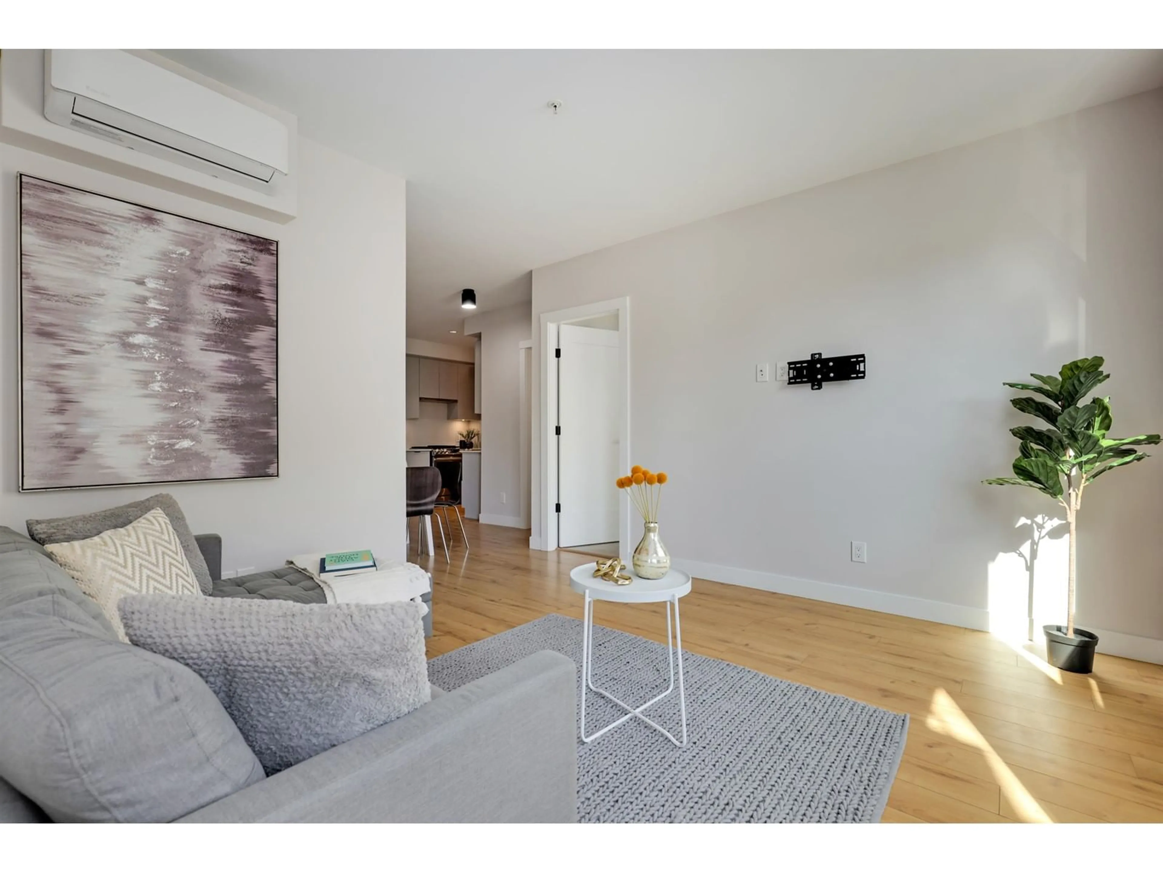 Living room, wood floors for 316-317 2493 MONTROSE AVENUE, Abbotsford British Columbia V2S3T2