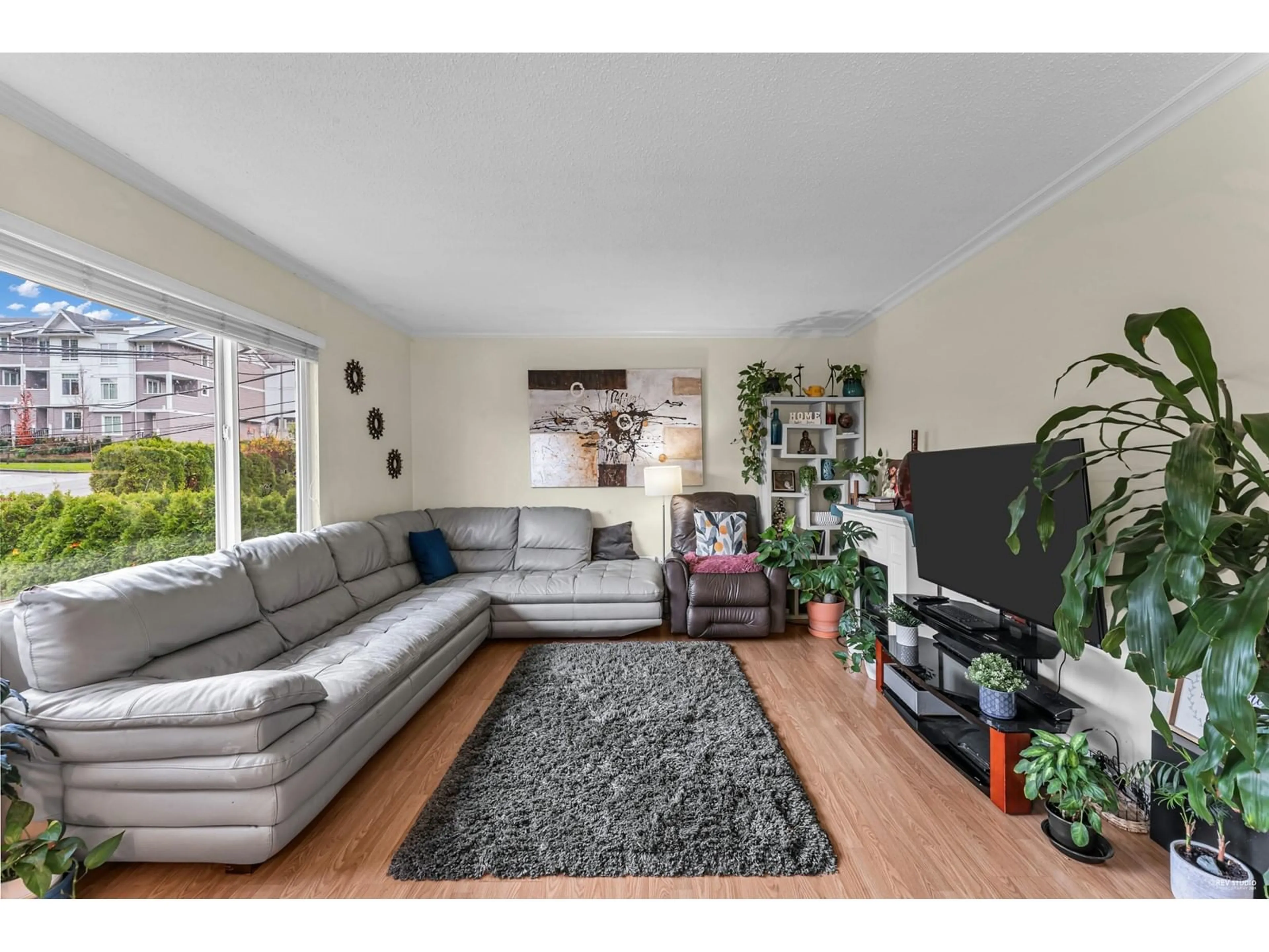 Living room, wood floors for 11295 132 STREET, Surrey British Columbia V3R2Y5