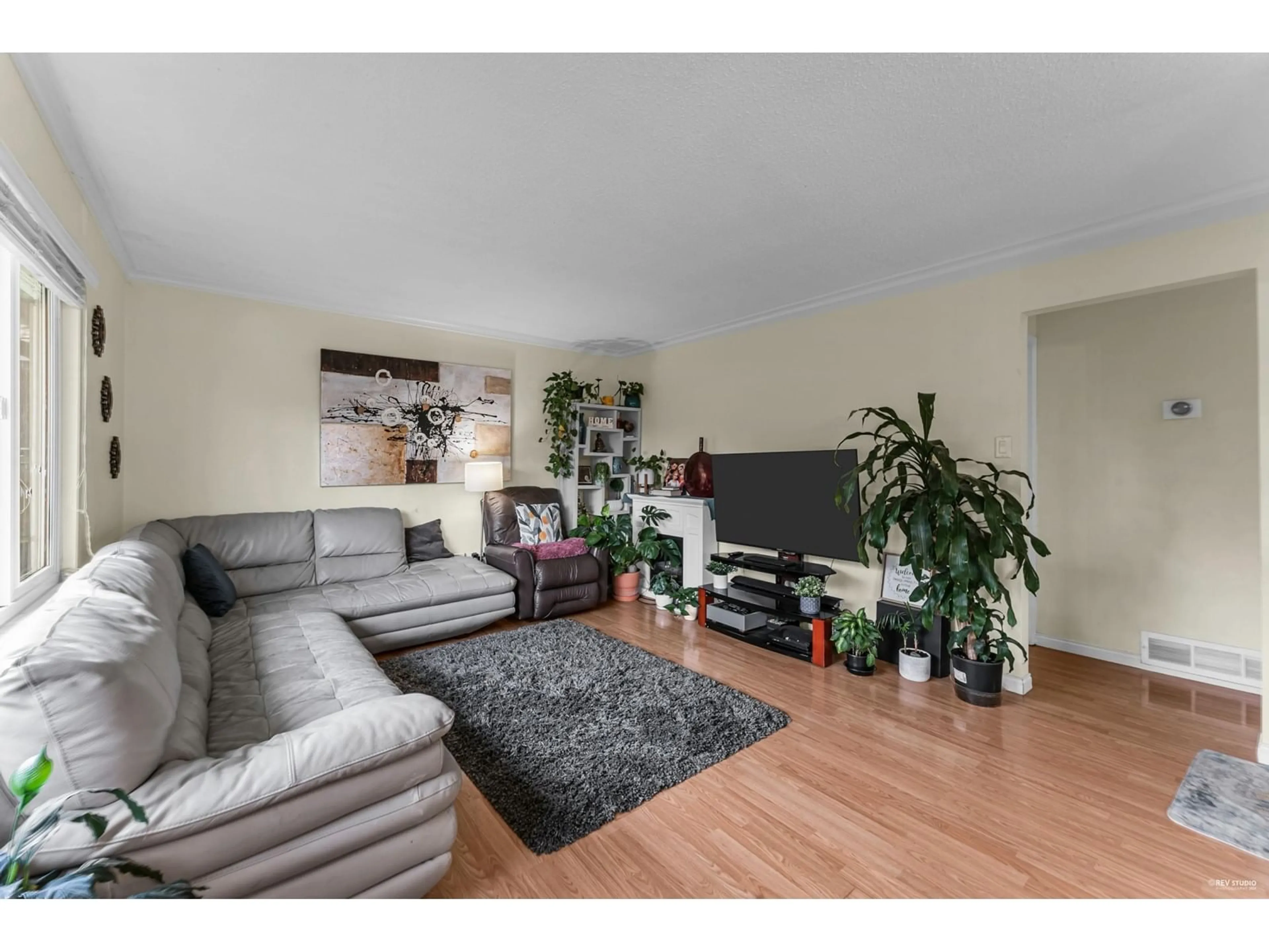 Living room, wood floors for 11295 132 STREET, Surrey British Columbia V3R2Y5