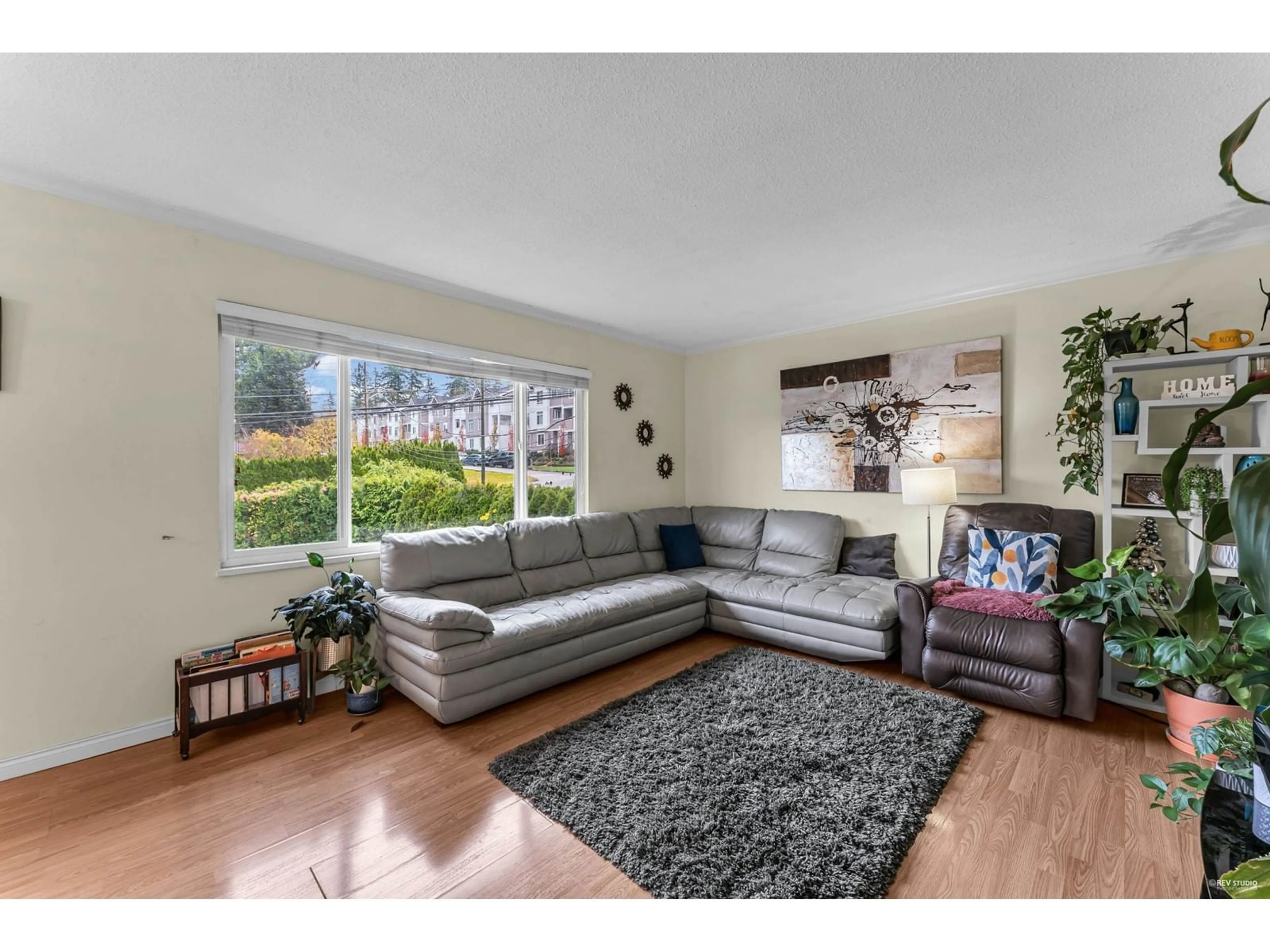 Living room, wood floors for 11295 132 STREET, Surrey British Columbia V3R2Y5