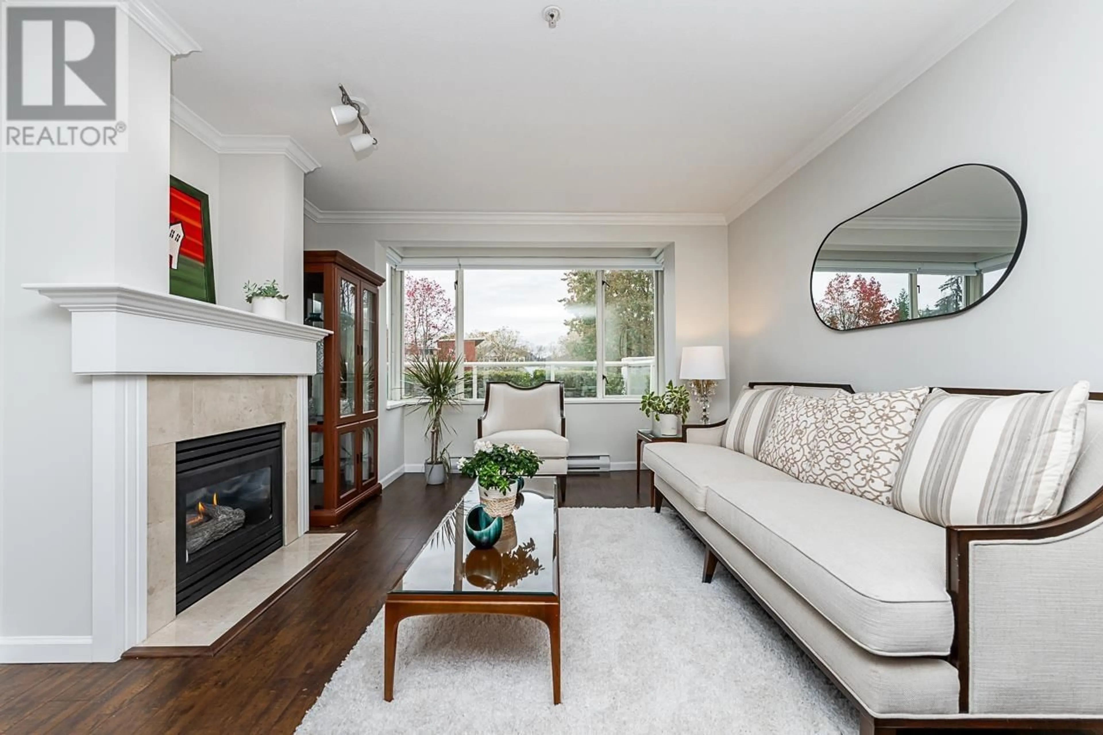 Living room, wood floors for 209 220 NEWPORT DRIVE, Port Moody British Columbia V3H5B8