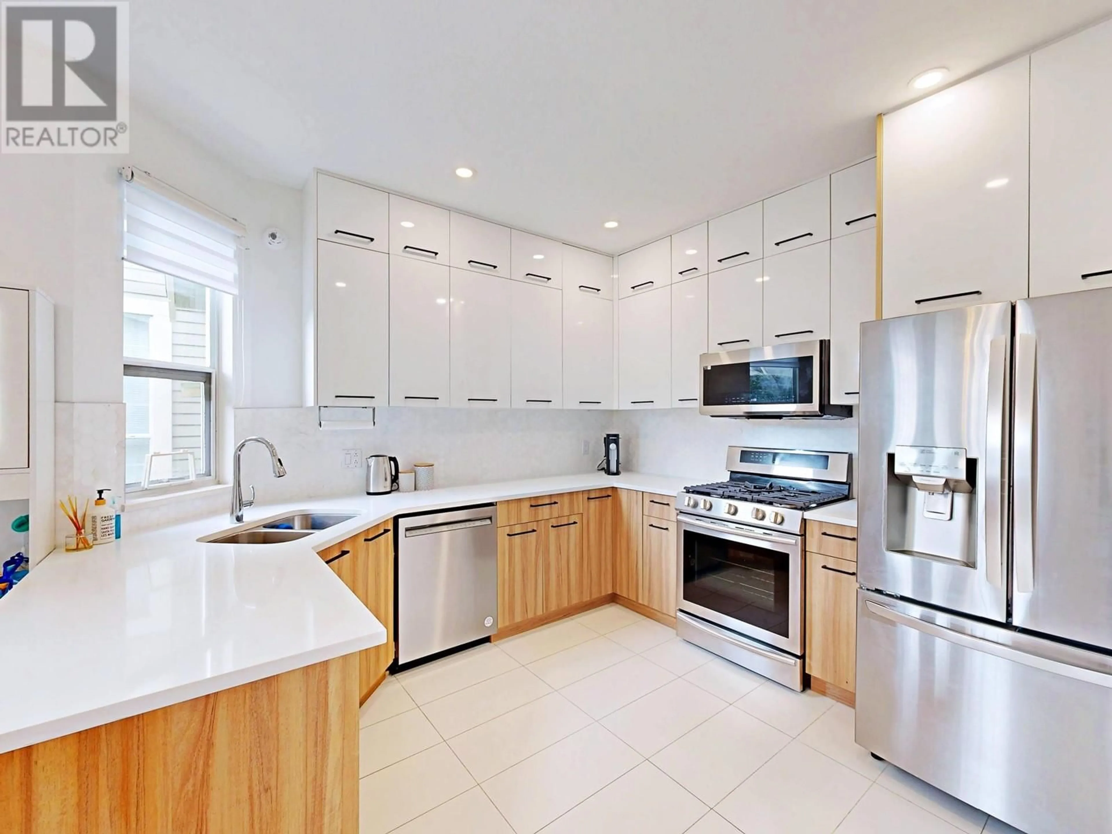 Contemporary kitchen, wood floors for 38 11100 RAILWAY AVENUE, Richmond British Columbia V7E6J8