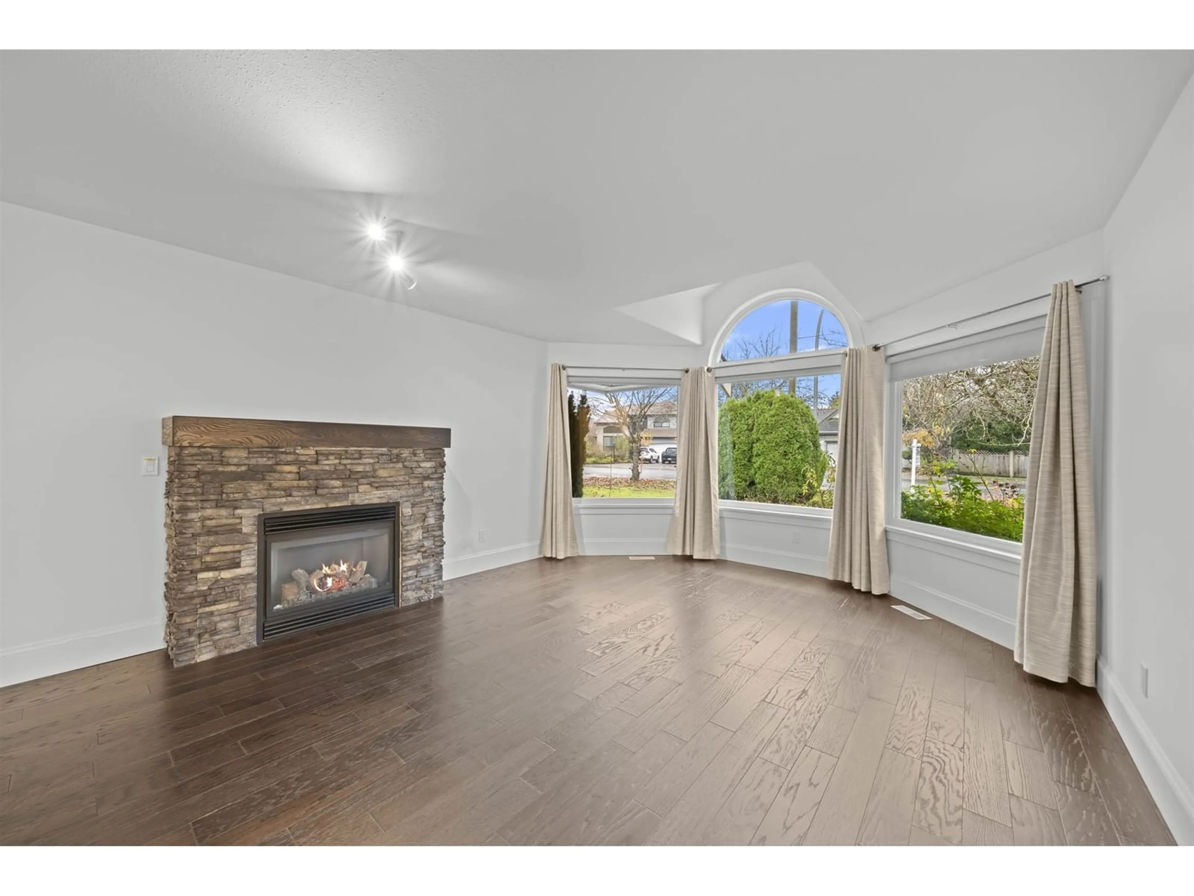 Indoor foyer, wood floors for 22109 OLD YALE ROAD, Langley British Columbia V2Z1A3