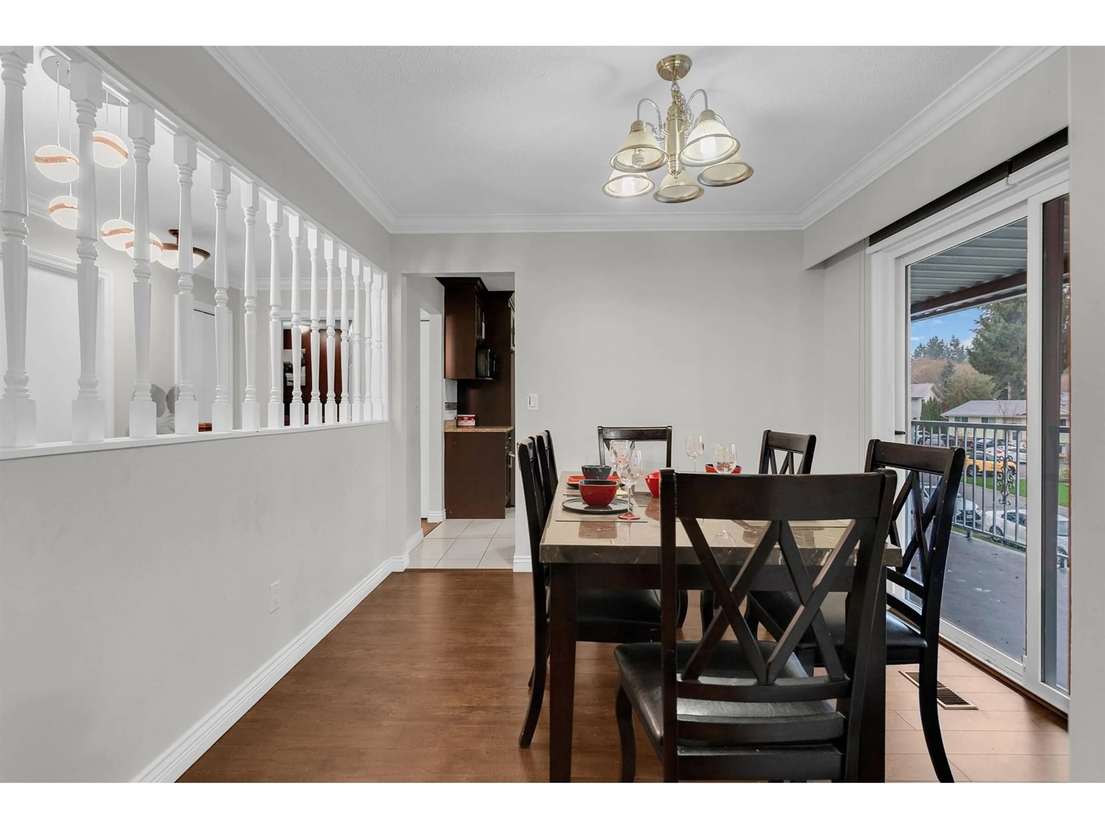 Dining room, wood floors for 7838 SUNCREST DRIVE, Surrey British Columbia V3W6A9