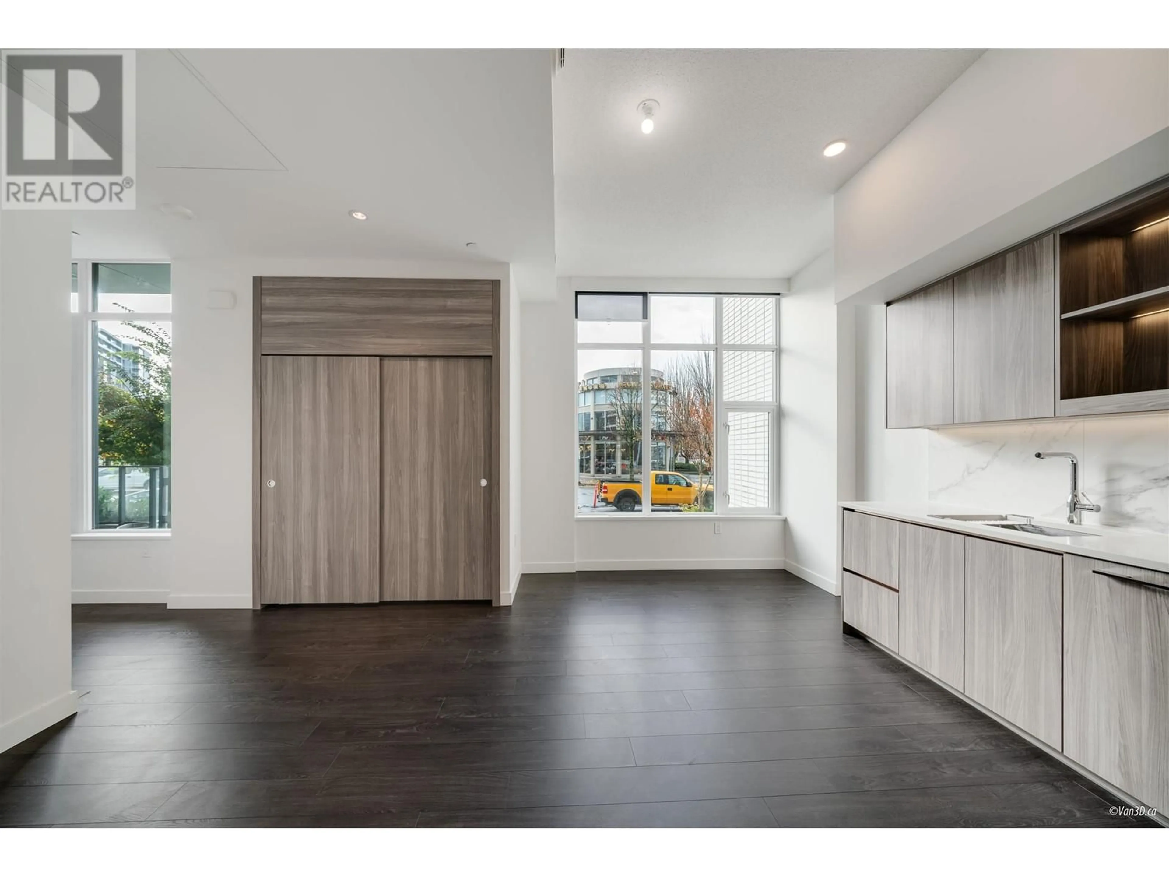 Indoor entryway, wood floors for TH-05 8555 CAPSTAN WAY, Richmond British Columbia V6X0W1