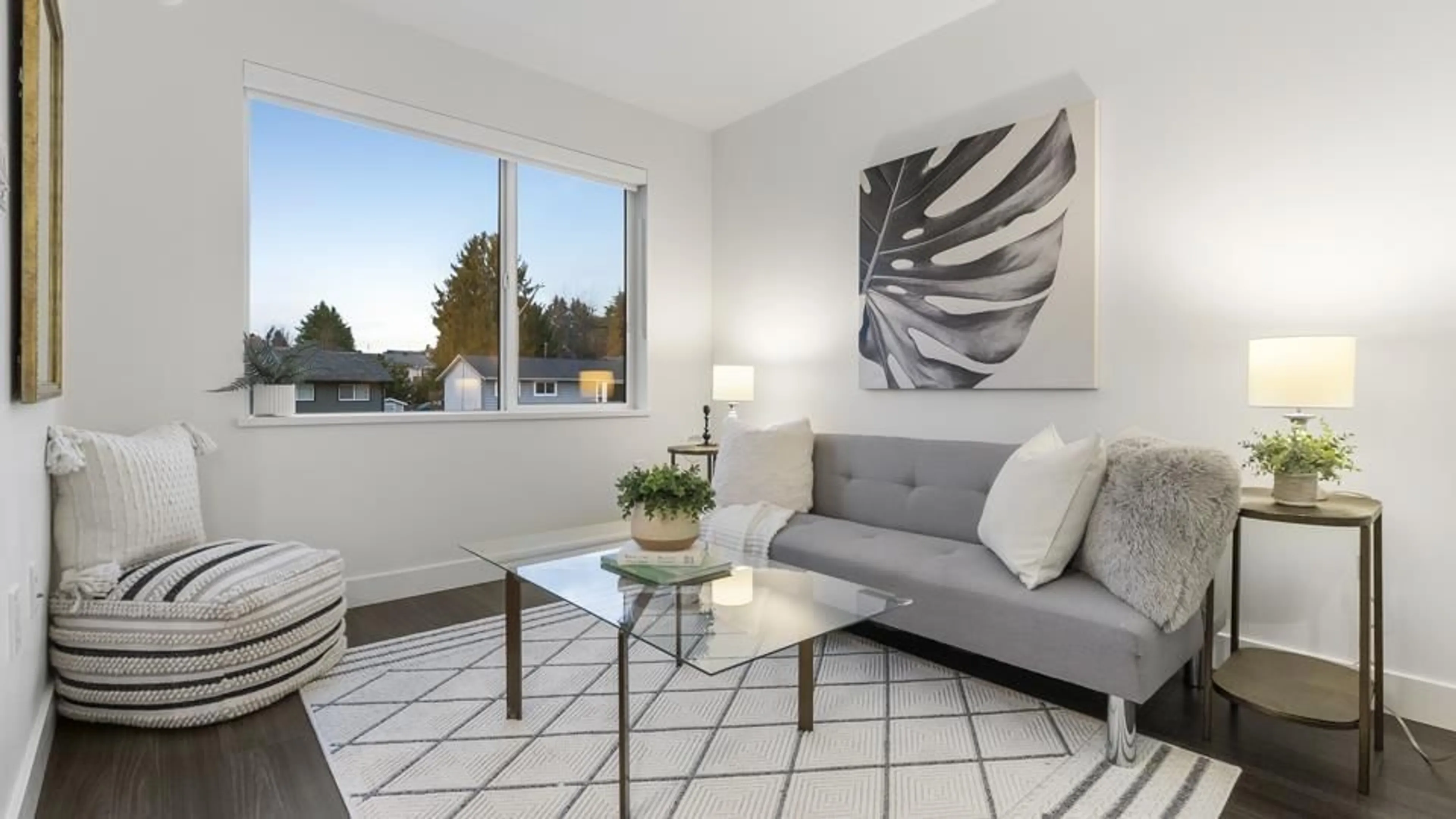 Living room, carpet floors for 313 31940 RAVEN AVENUE, Mission British Columbia V2V0L1