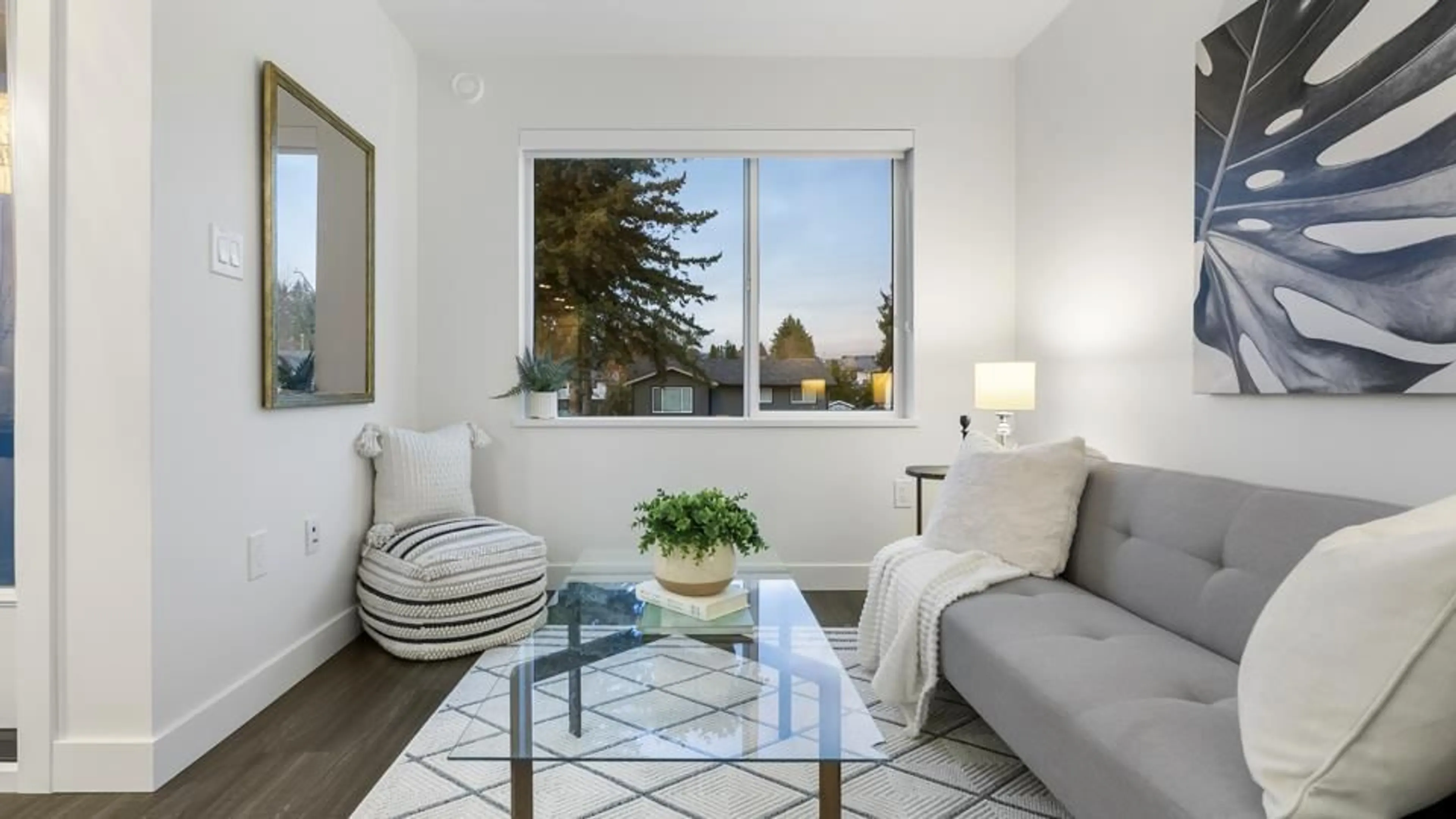 Living room, wood floors for 313 31940 RAVEN AVENUE, Mission British Columbia V2V0L1