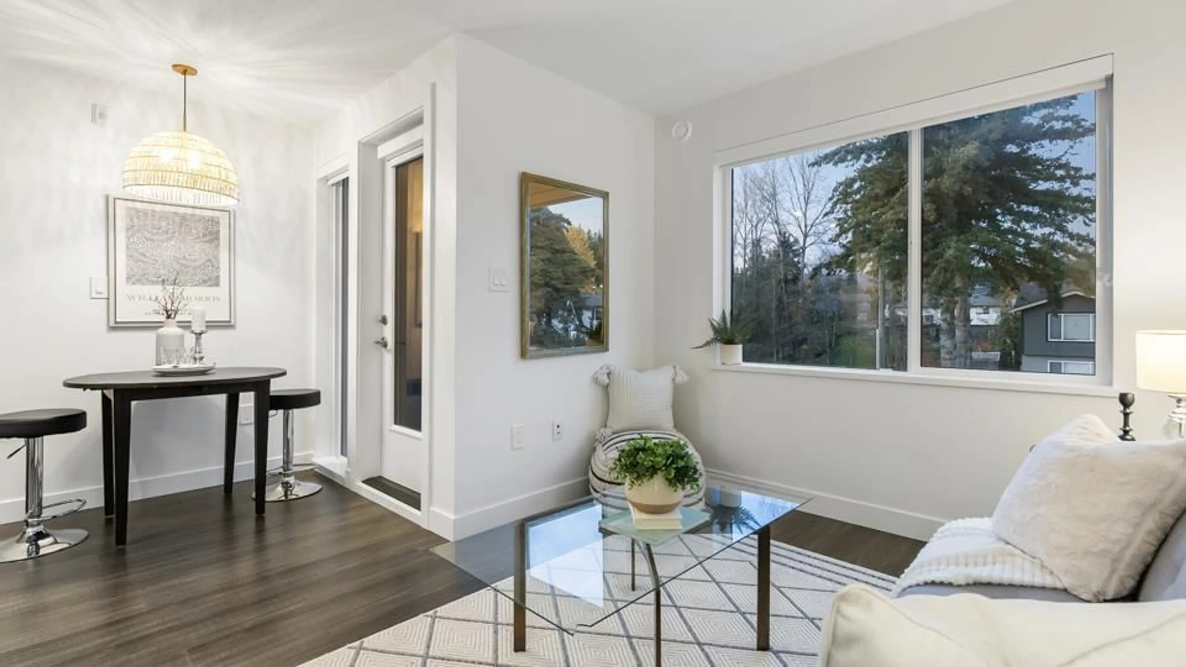 Indoor entryway, wood floors for 313 31940 RAVEN AVENUE, Mission British Columbia V2V0L1