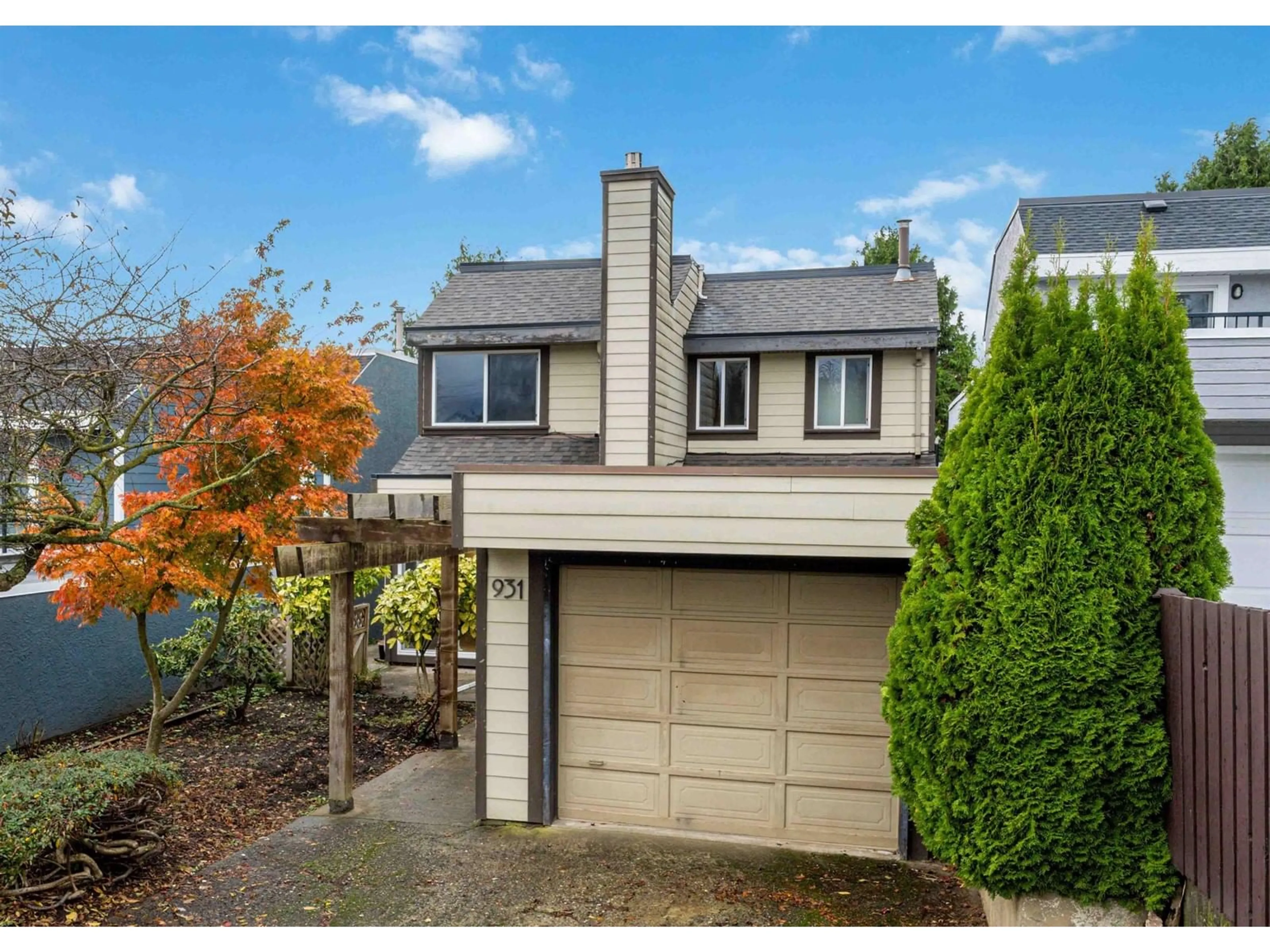 Frontside or backside of a home, the fenced backyard for 931 KEIL STREET, White Rock British Columbia V4B4V8