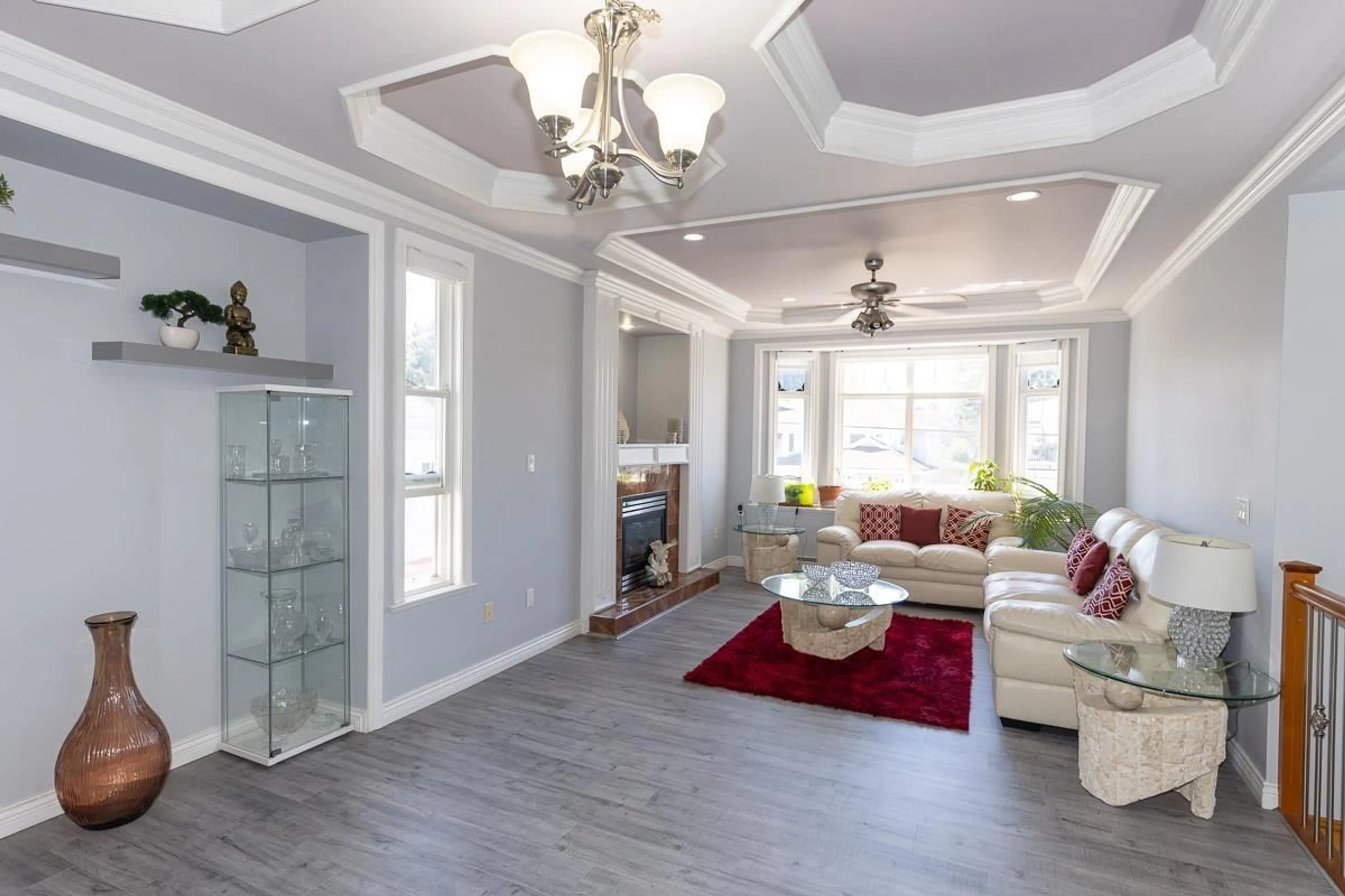 Living room, wood floors for 13869 BRENTWOOD CRESCENT, Surrey British Columbia V3R5M1