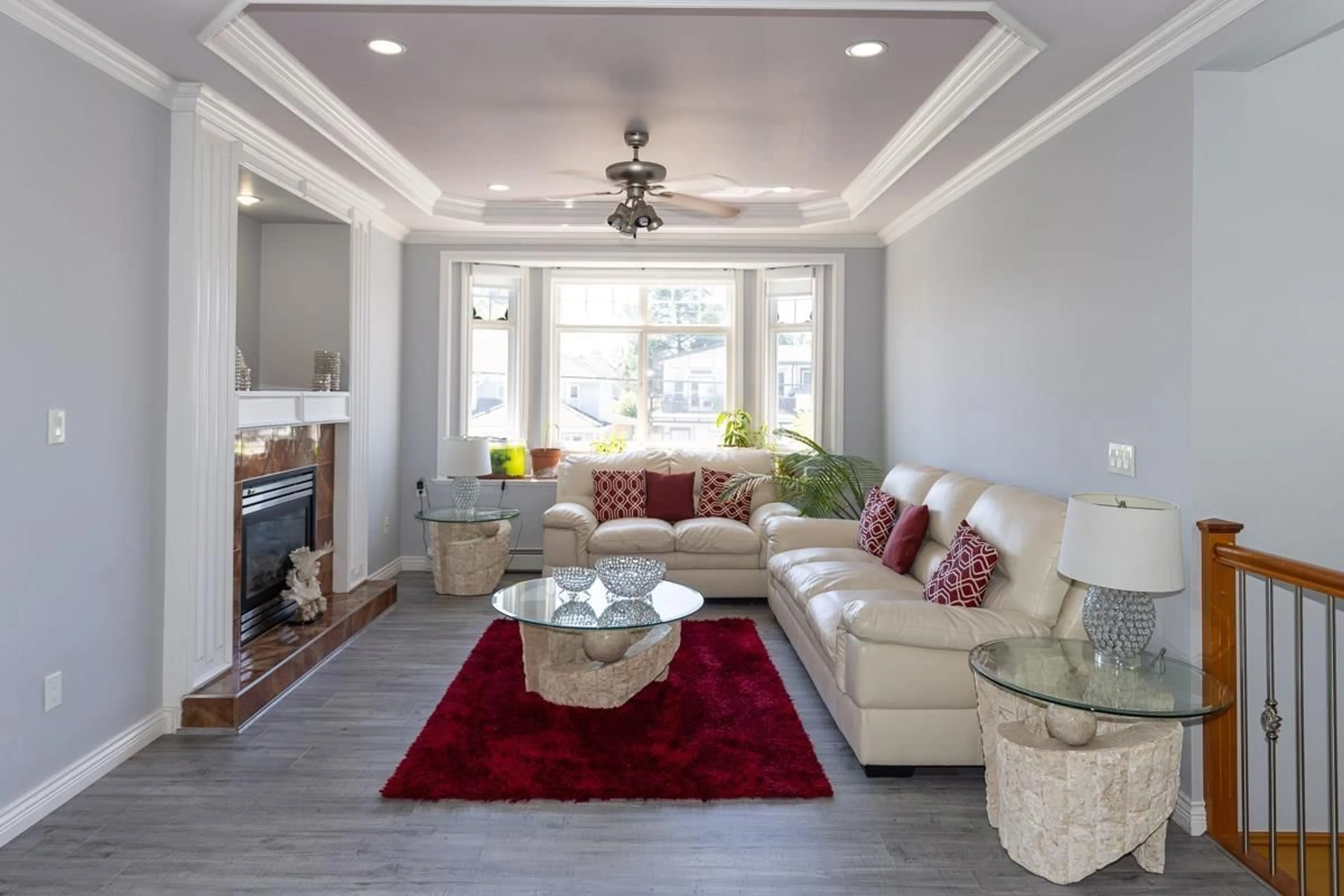 Living room, wood floors for 13869 BRENTWOOD CRESCENT, Surrey British Columbia V3R5M1