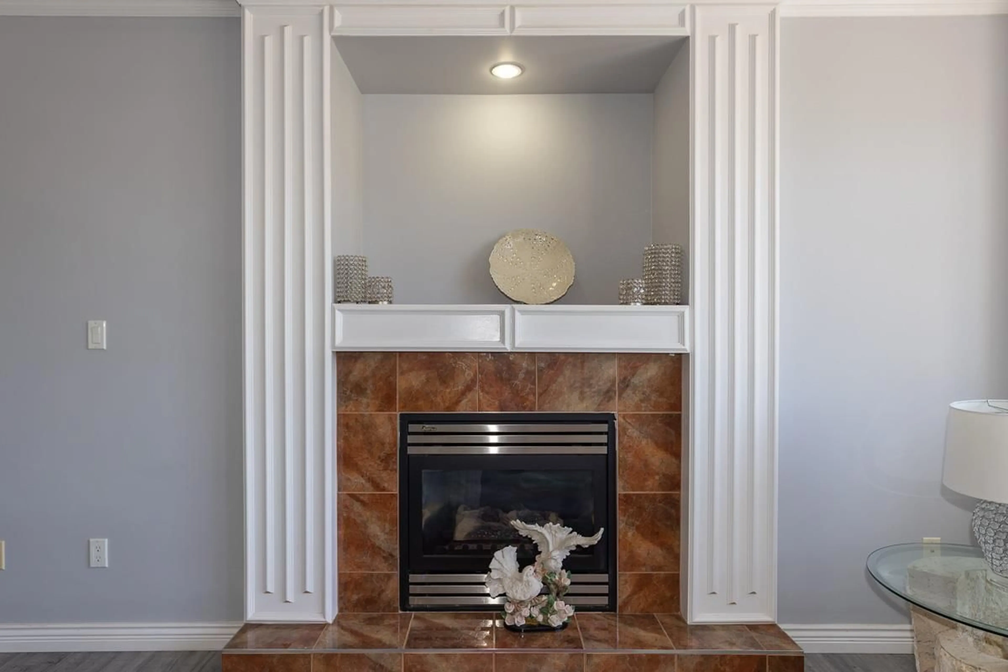 Living room, wood floors for 13869 BRENTWOOD CRESCENT, Surrey British Columbia V3R5M1