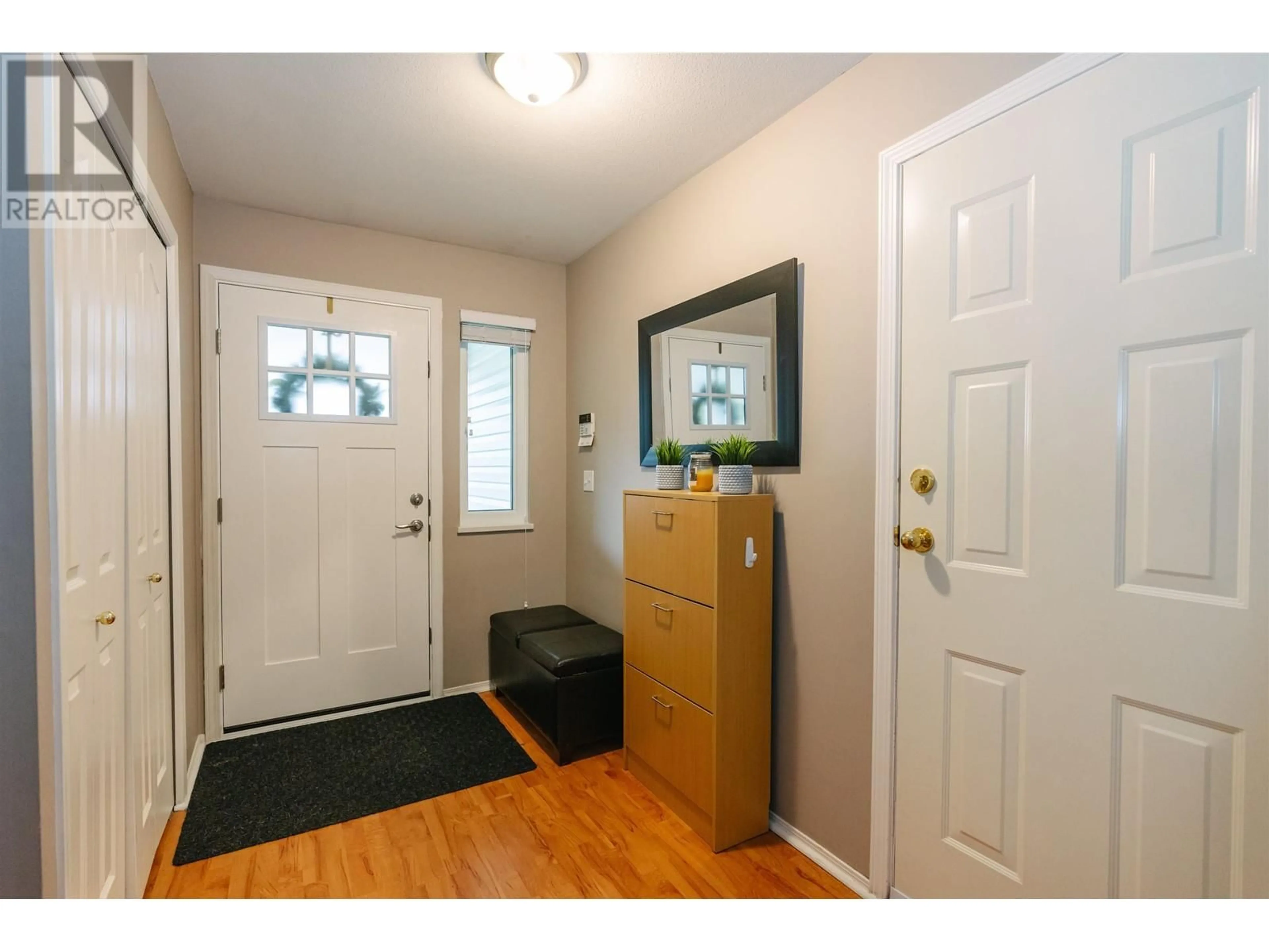 Indoor entryway, wood floors for 1282 HUDSON STREET, Coquitlam British Columbia V3B7L7