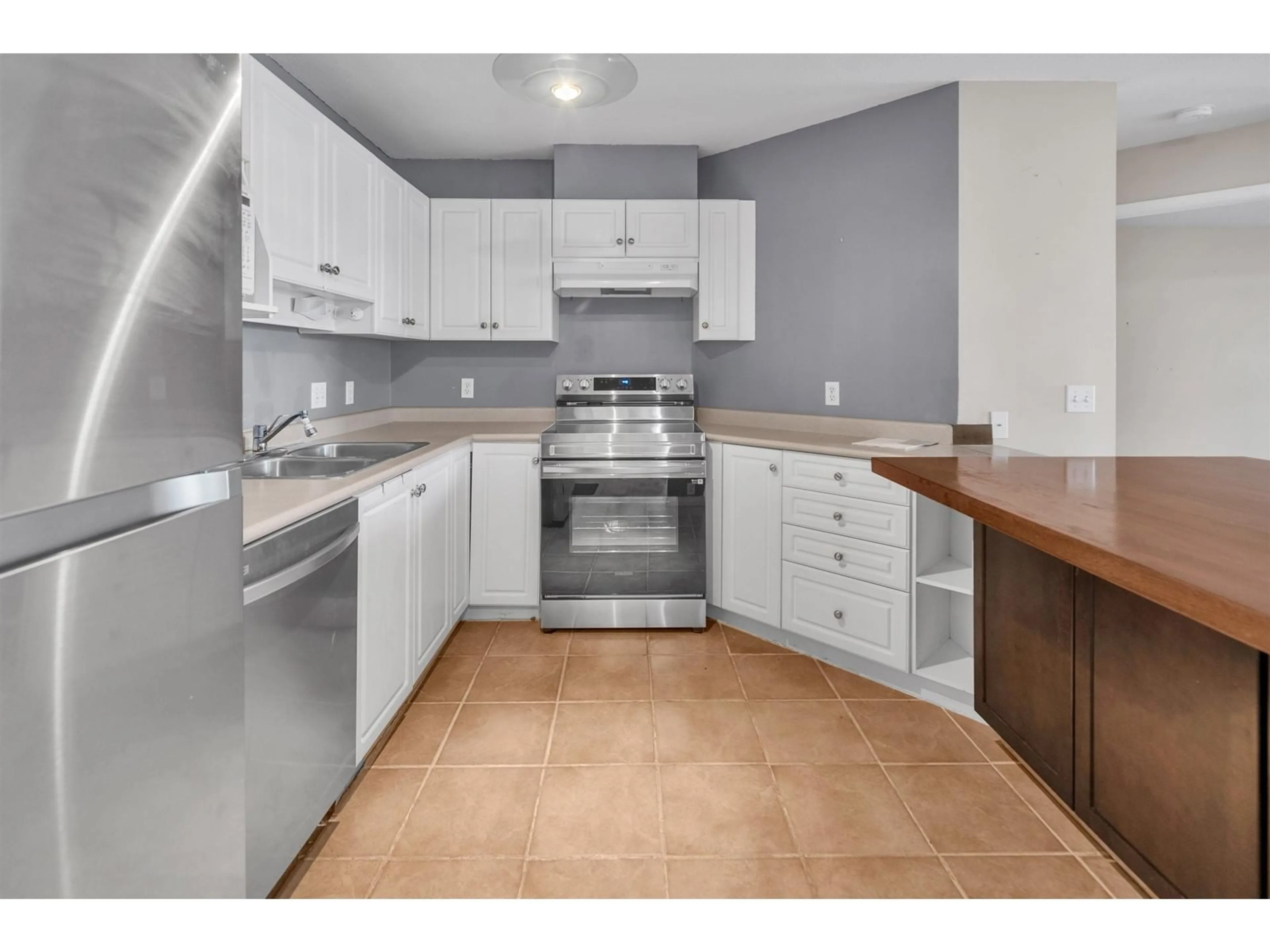 Standard kitchen, unknown for 406 33728 KING ROAD, Abbotsford British Columbia V2S8J4