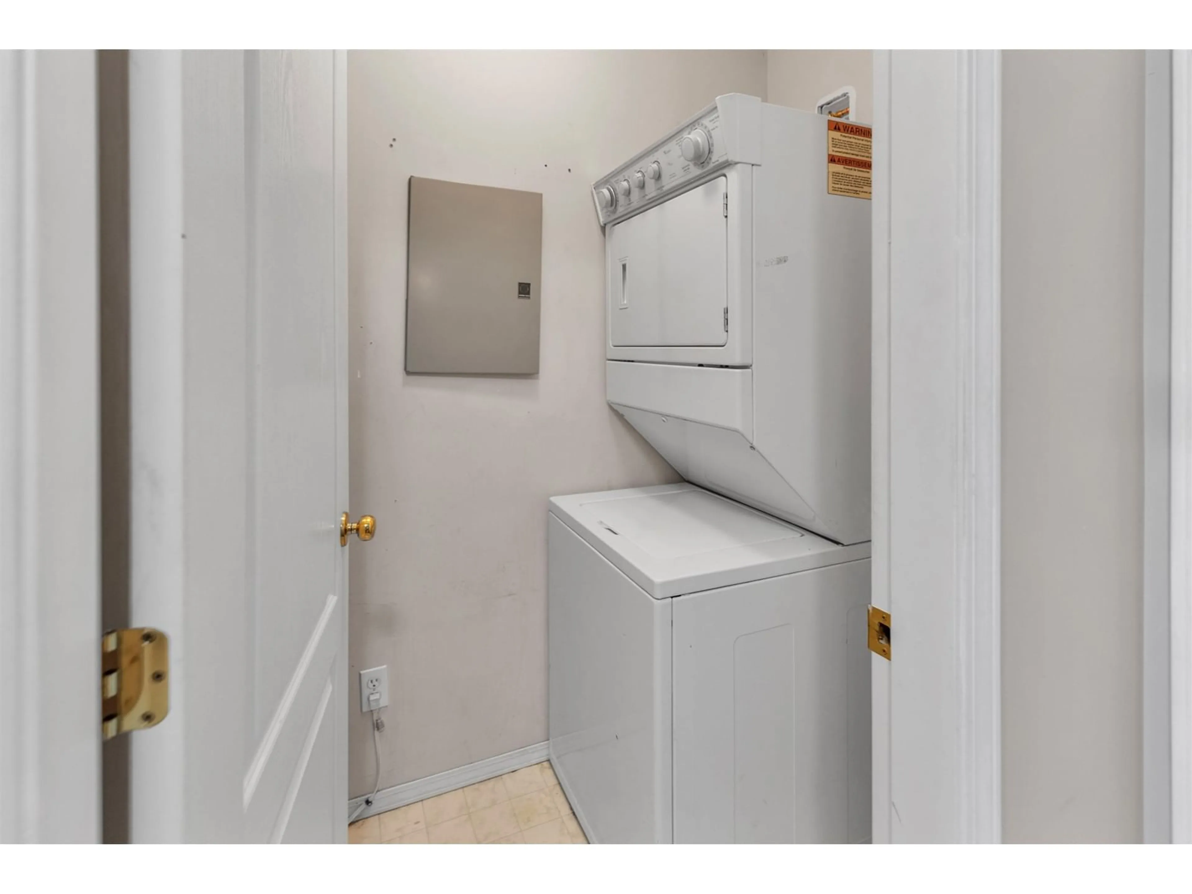 Laundry room for 406 33728 KING ROAD, Abbotsford British Columbia V2S8J4