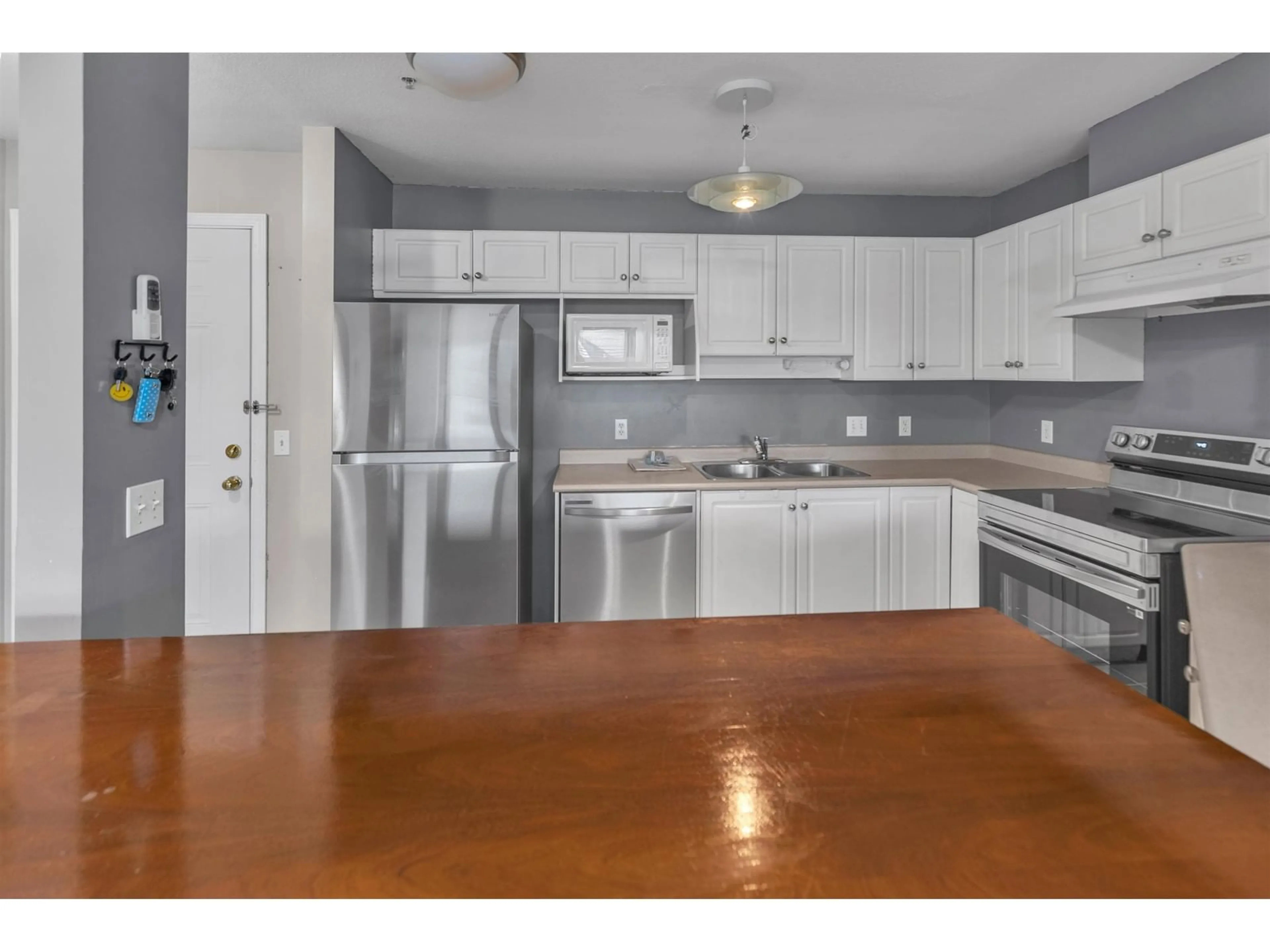 Standard kitchen, unknown for 406 33728 KING ROAD, Abbotsford British Columbia V2S8J4