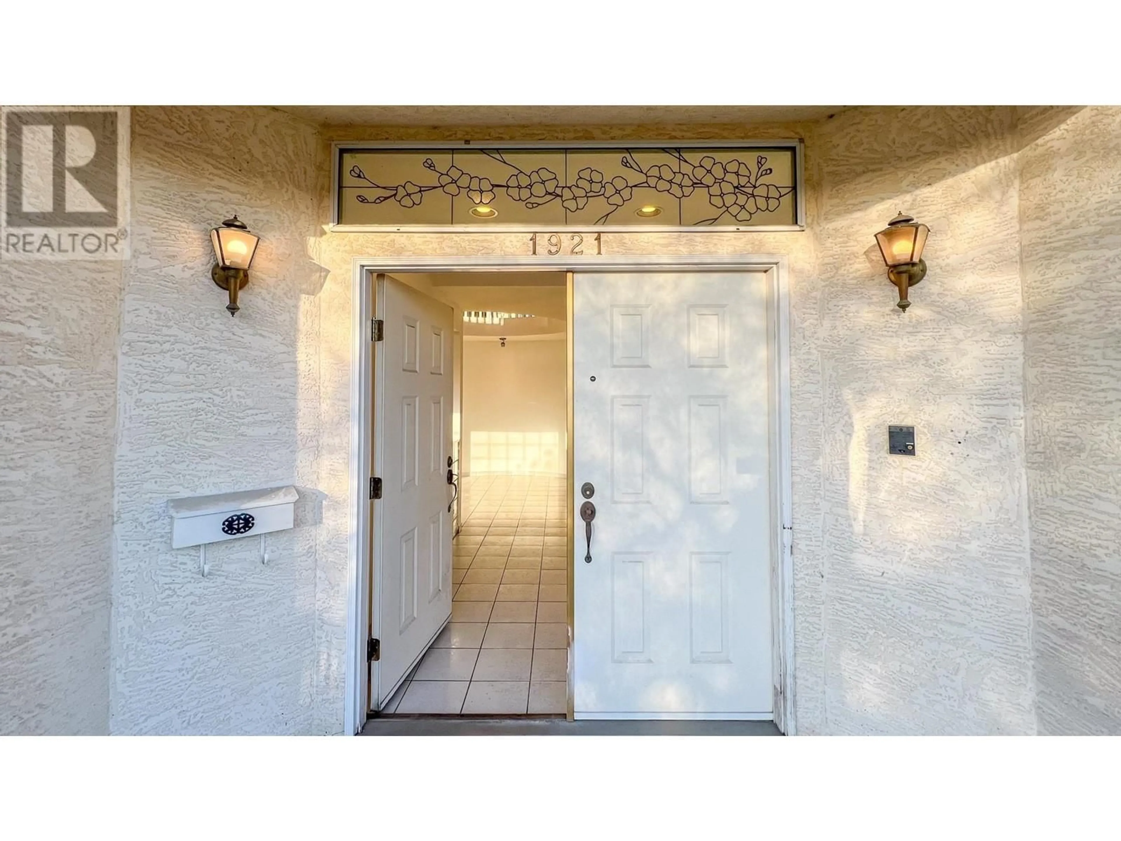 Indoor entryway for 1921 HARRISON DRIVE, Vancouver British Columbia V5P2P4