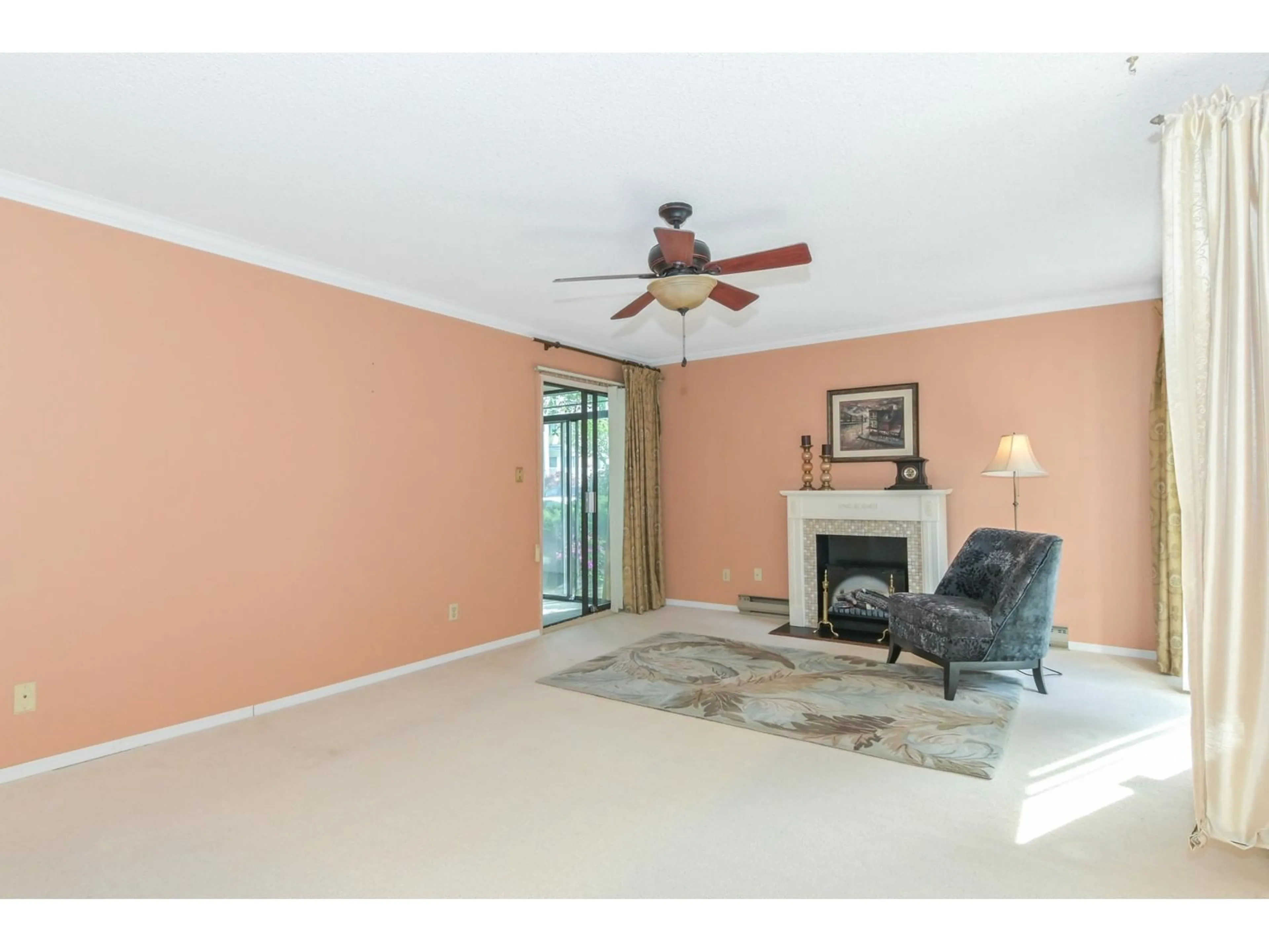 A pic of a room, carpet floors for 111 1521 BLACKWOOD STREET, White Rock British Columbia V4B3V6