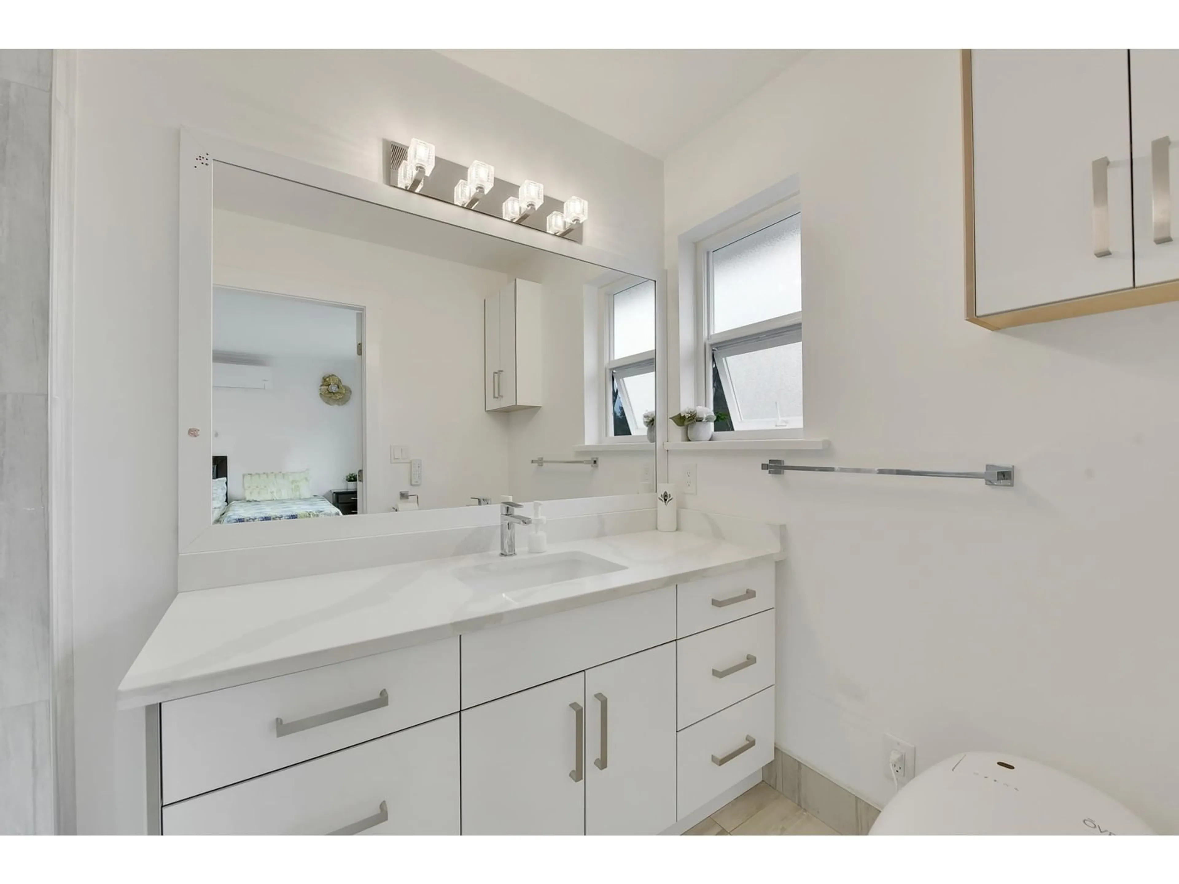 Standard bathroom for 2215 ORCHARD DRIVE, Abbotsford British Columbia V3G2B7