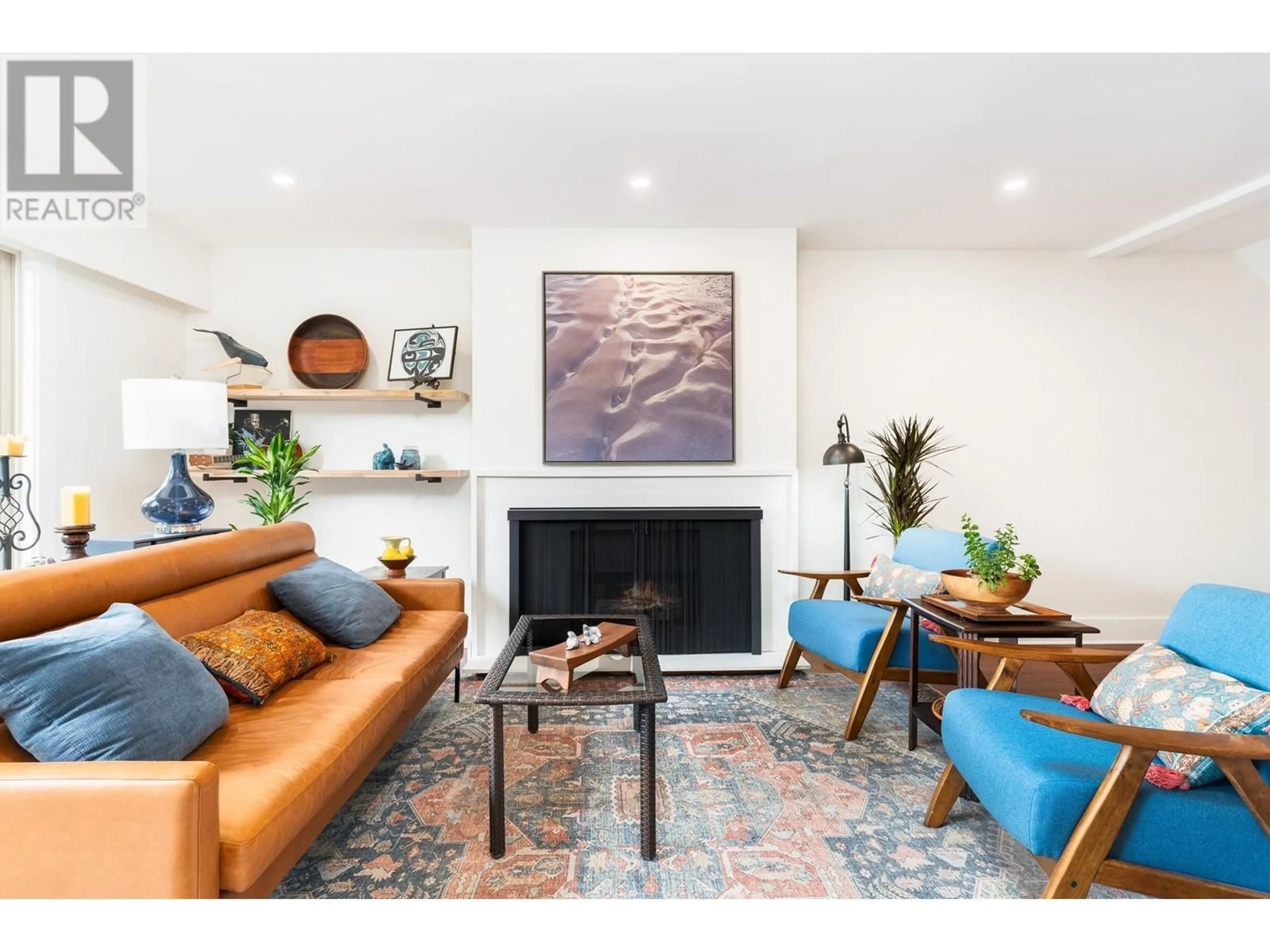 Living room, wood floors for 964 LILLOOET ROAD, North Vancouver British Columbia V7J2H5