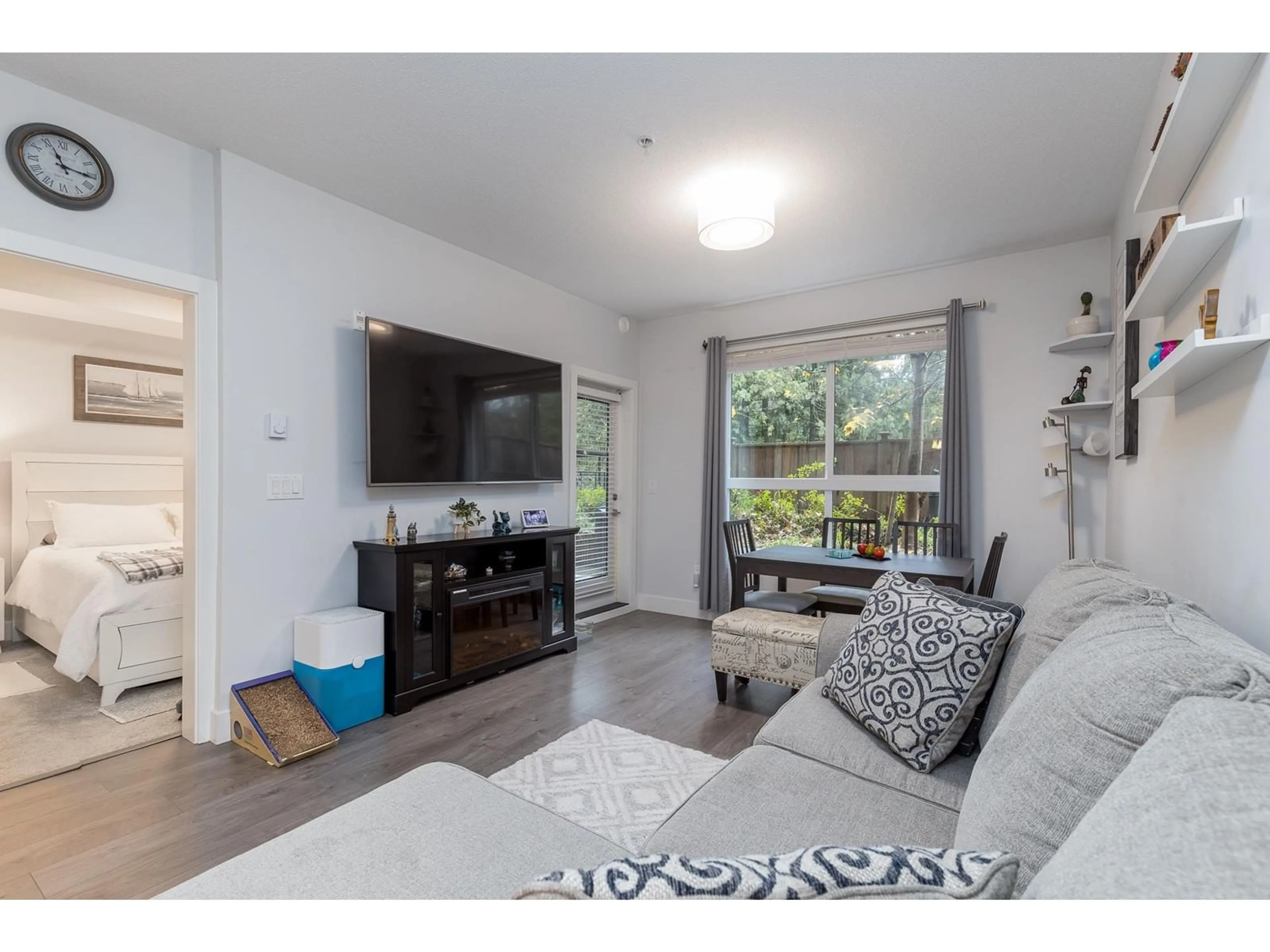 Living room, wood floors for 101 5485 BRYDON CRESCENT, Langley British Columbia V3A4A3