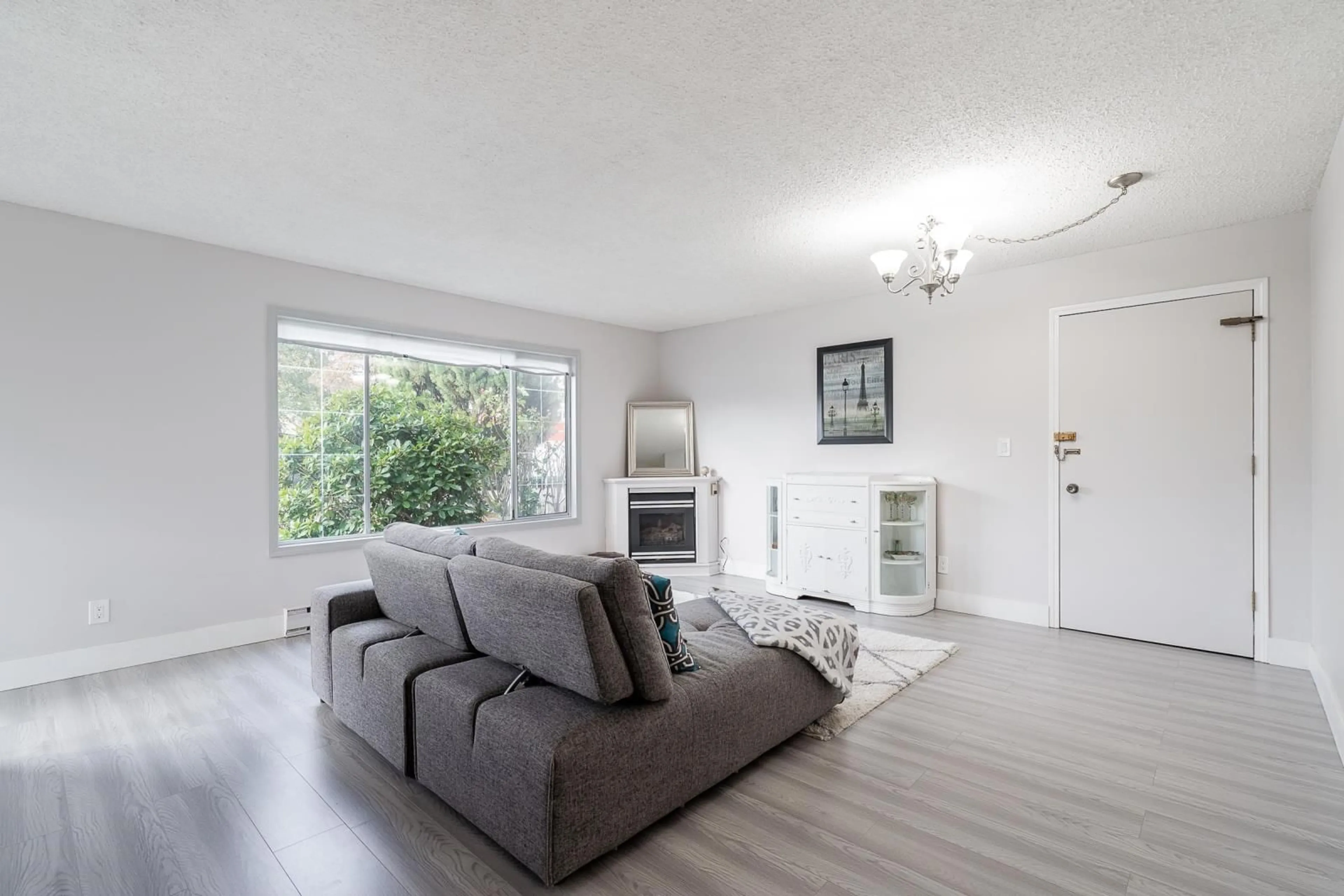 Living room, wood floors for 2 9470 NOWELL STREET, Chilliwack British Columbia V2P4X9