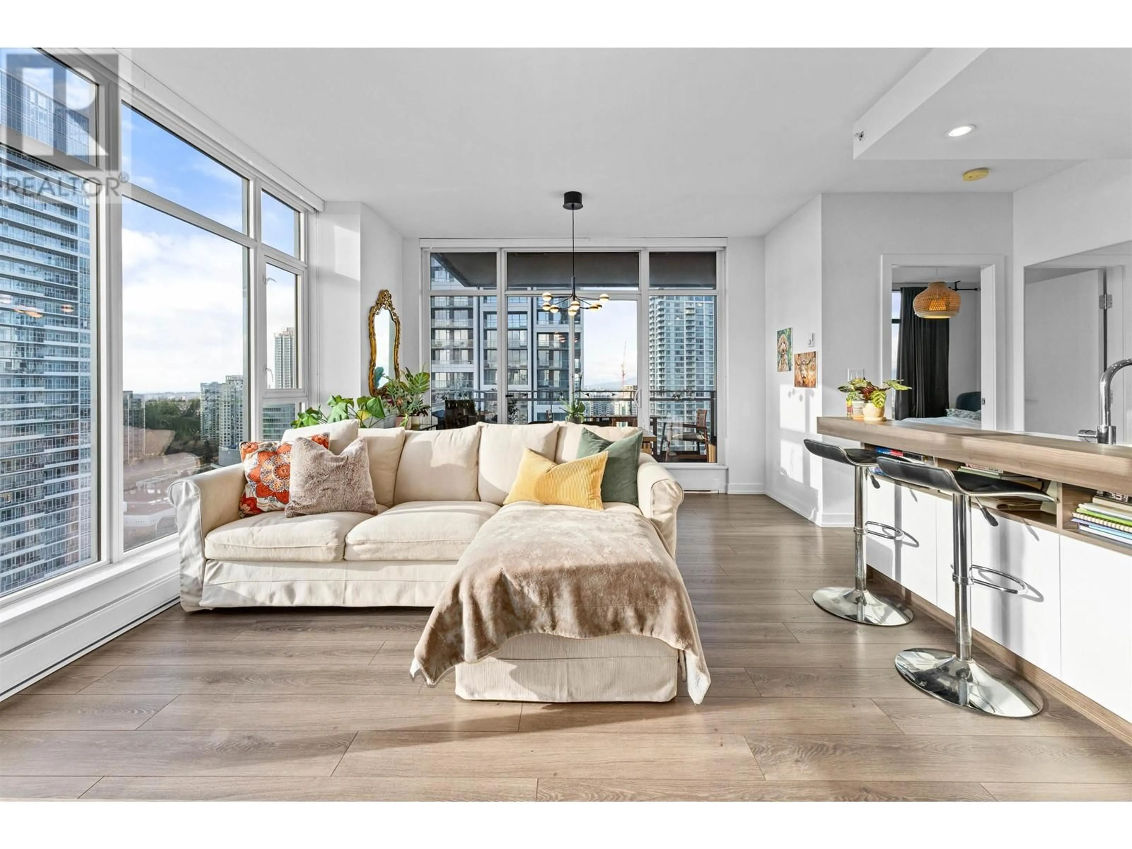 Living room, wood floors for 3001 4688 KINGSWAY, Burnaby British Columbia V5H0E9