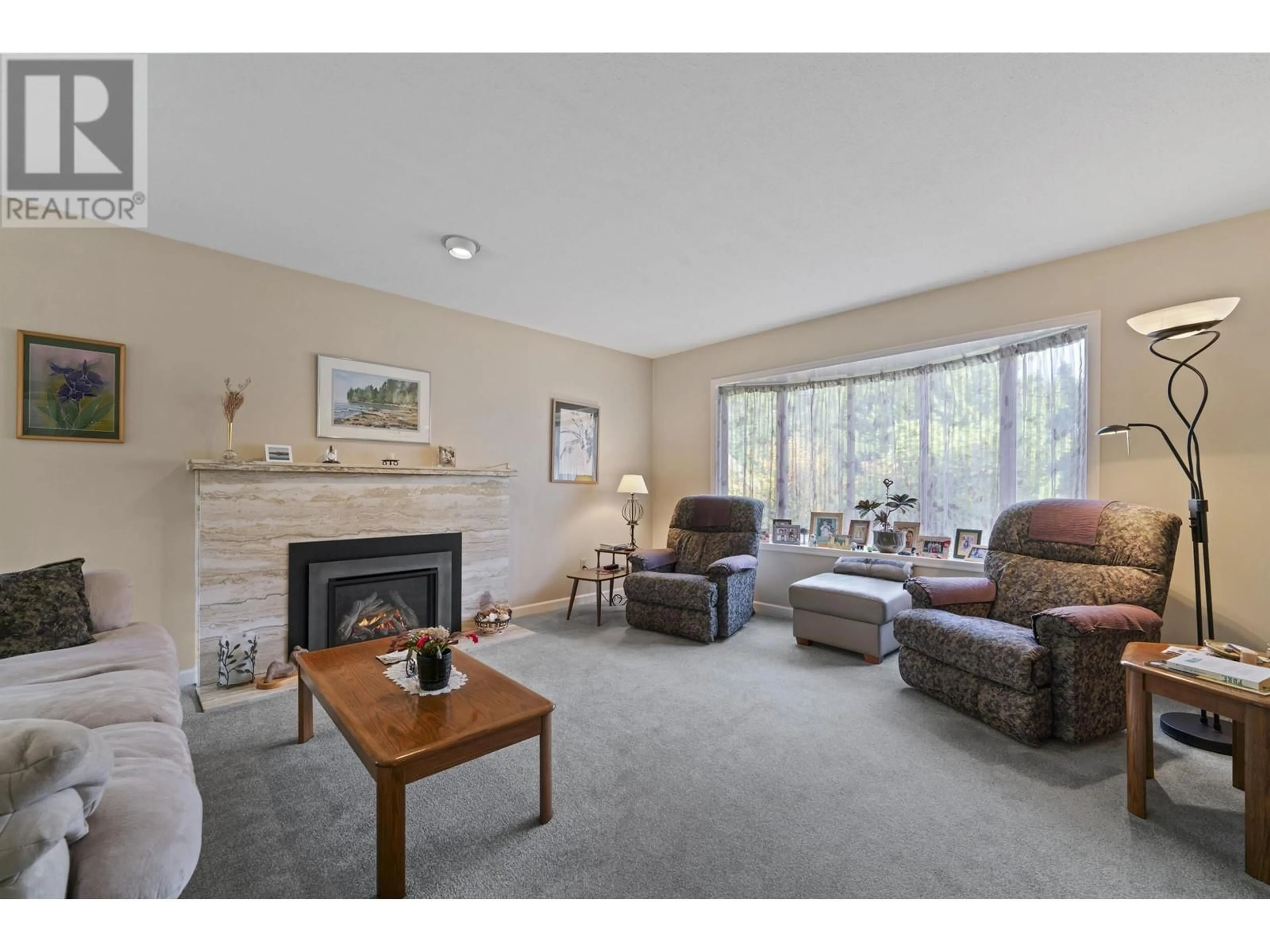 Living room, carpet floors for 2165 KIRKSTONE ROAD, North Vancouver British Columbia V7J3N3