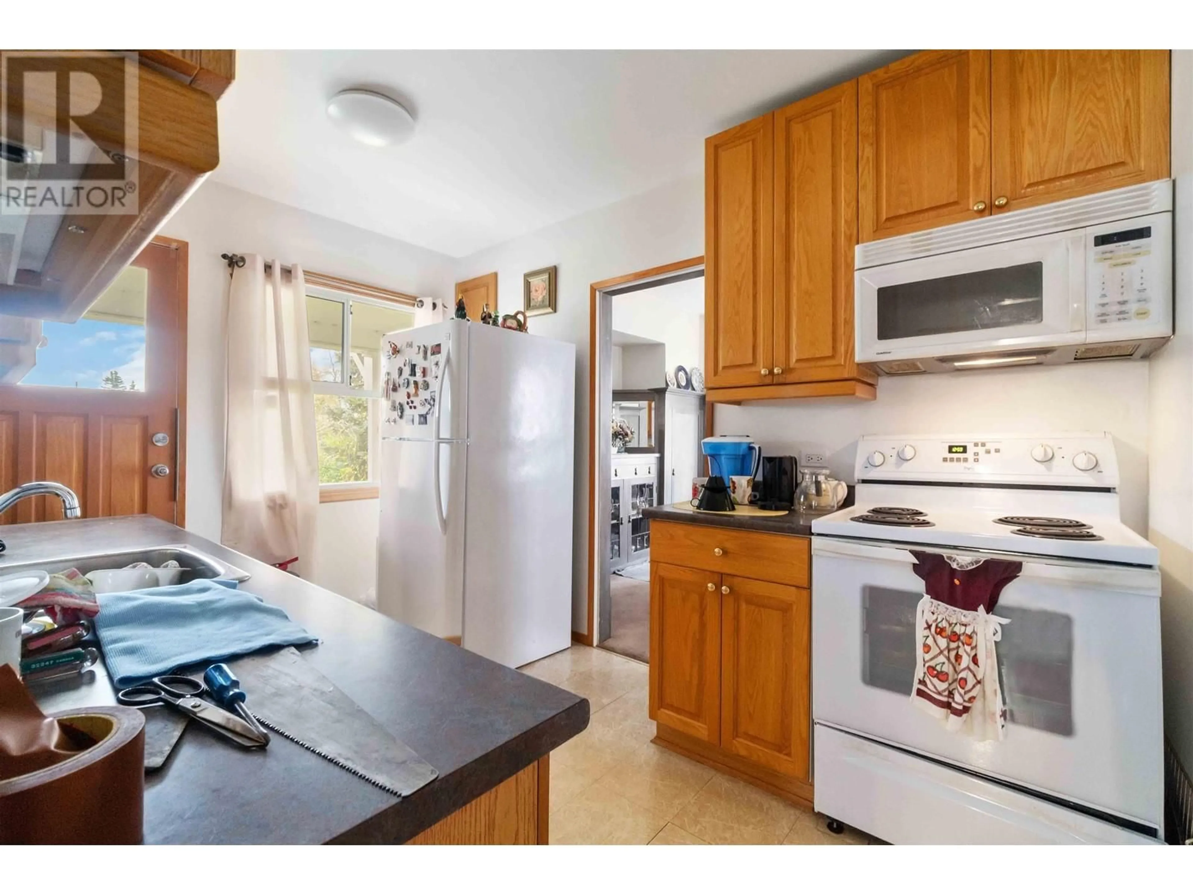 Standard kitchen, cottage for 7230 SUSSEX AVENUE, Burnaby British Columbia V5J3V5