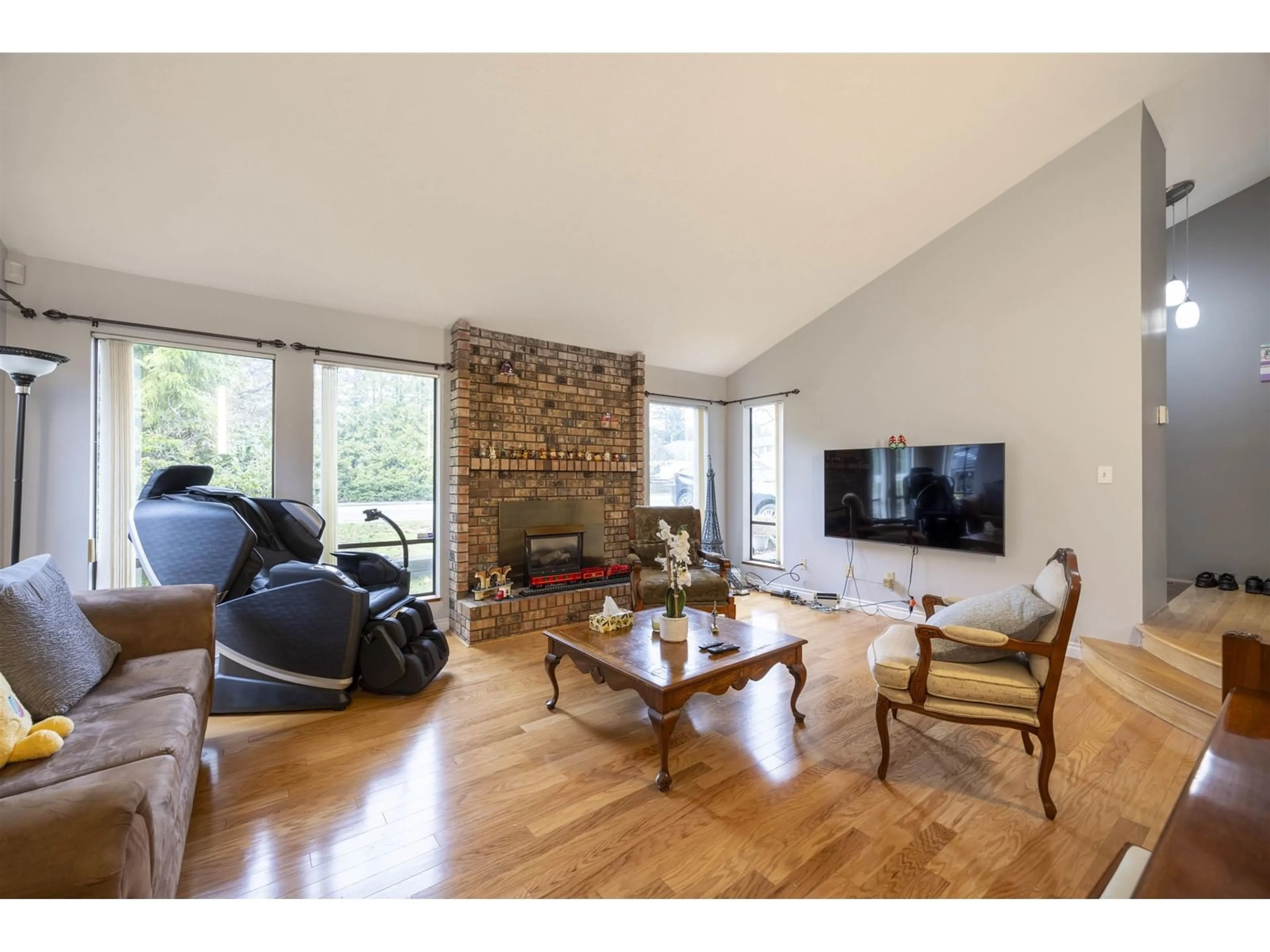 Living room, wood floors for 14948 20 AVENUE, Surrey British Columbia V4A6T8