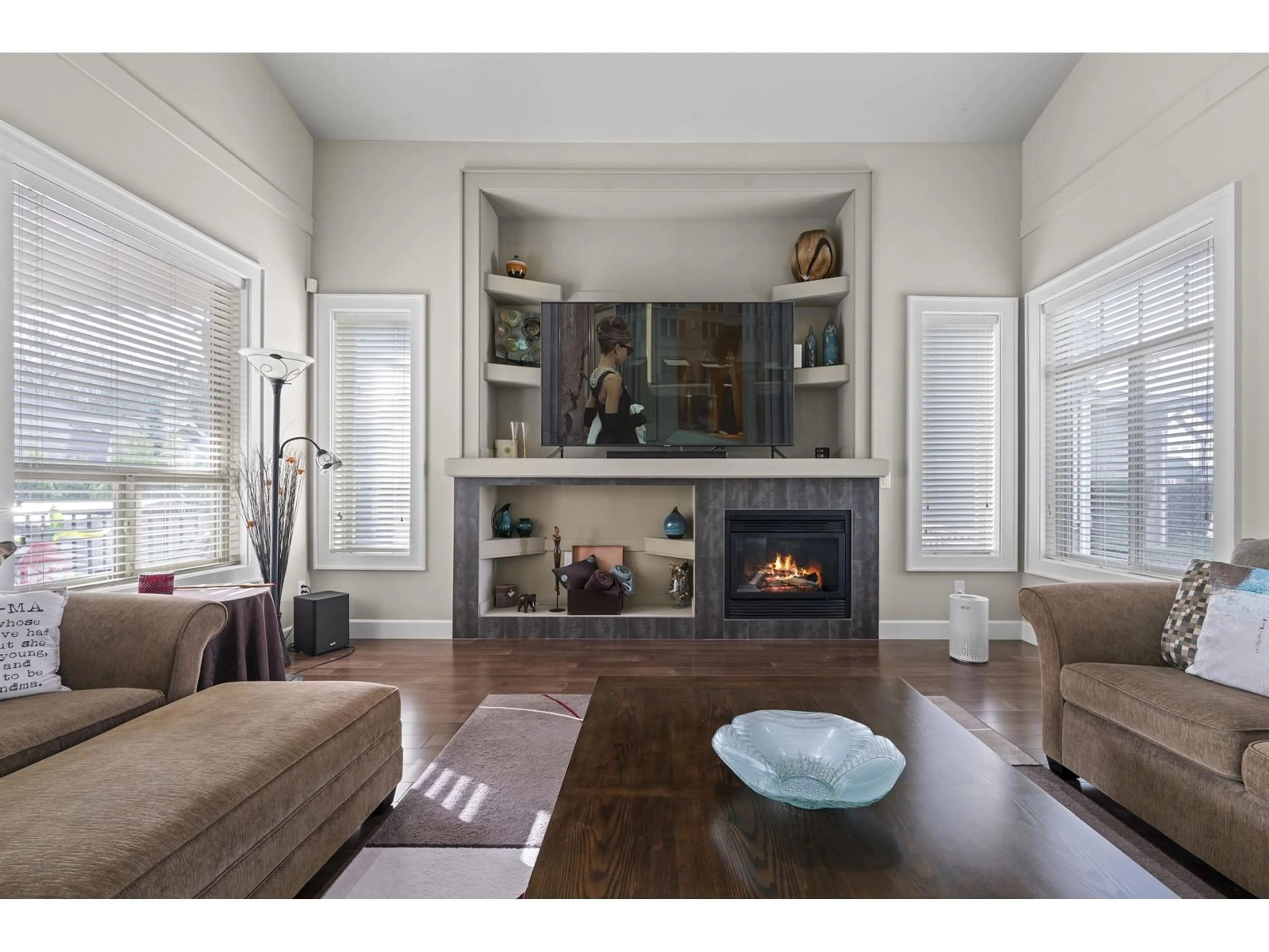 Living room, wood floors for 17328 0A AVENUE, White Rock British Columbia V3Z9P3