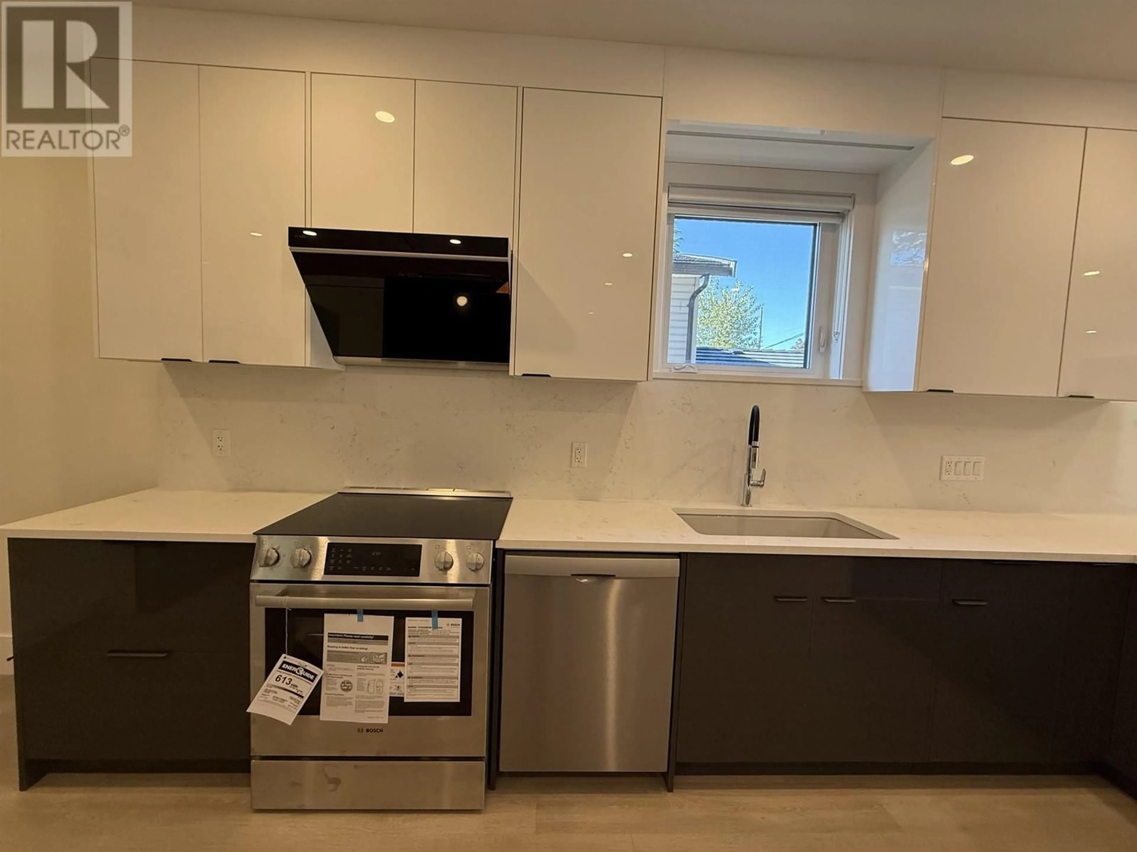 Standard kitchen, unknown for 2 - 4212 MACDONALD AVENUE, Burnaby British Columbia V5M2K2