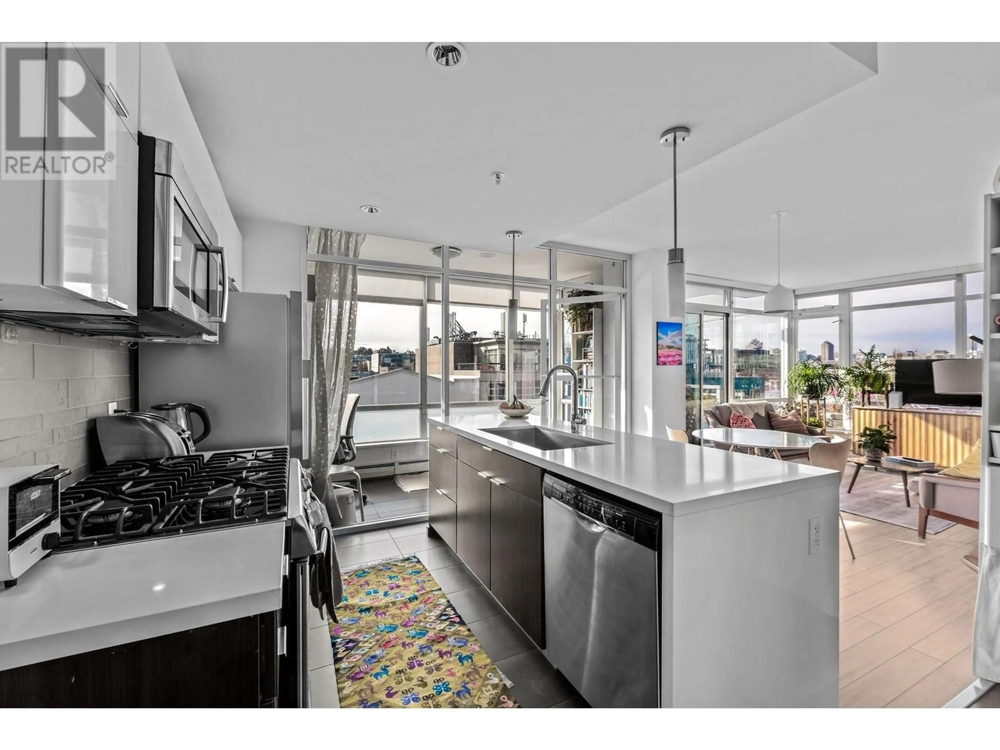 Contemporary kitchen, ceramic floors for 607 1775 QUEBEC STREET, Vancouver British Columbia V5T0E3