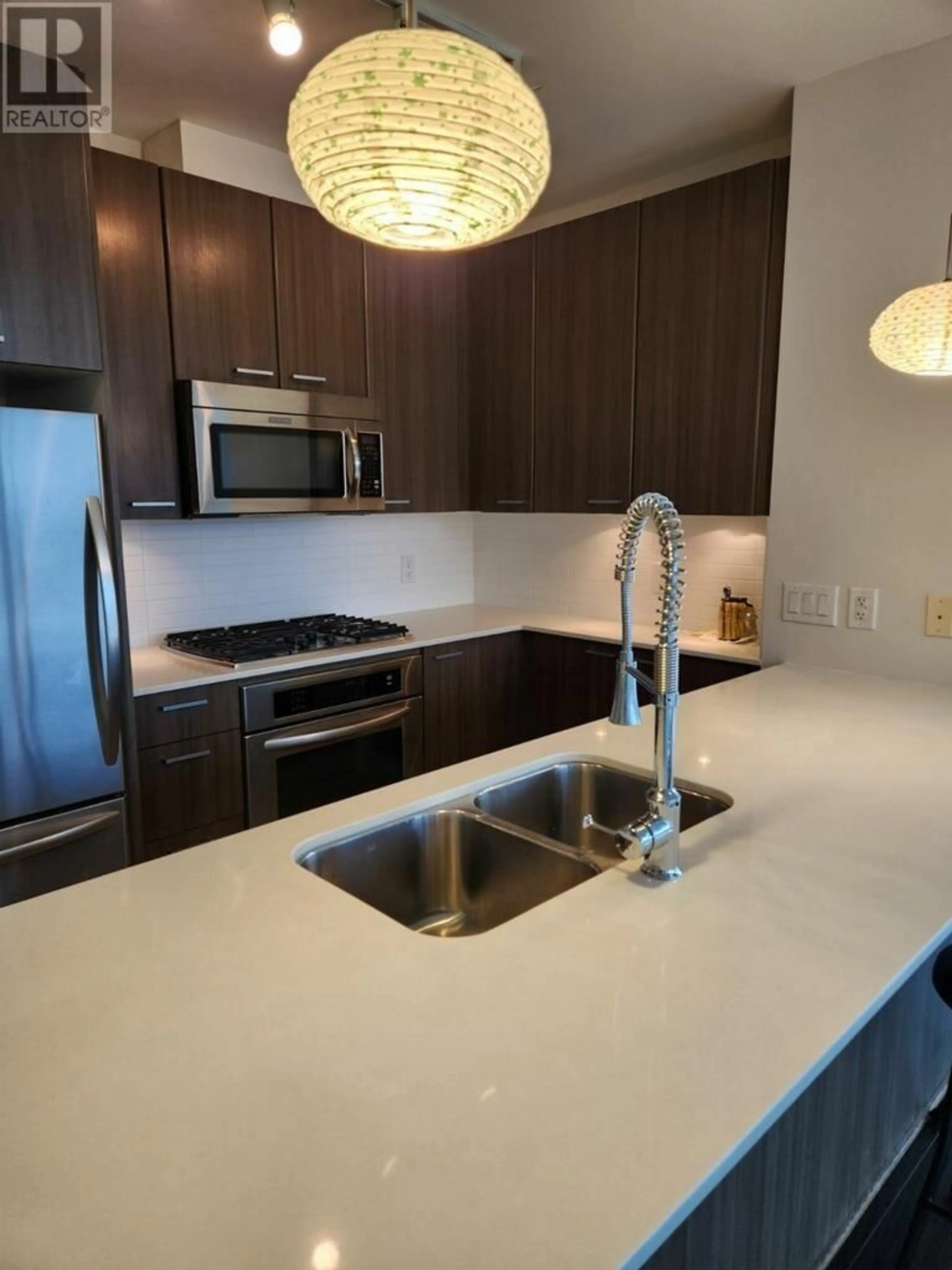 Standard kitchen for 2307 2955 ATLANTIC AVENUE, Coquitlam British Columbia V3B0H9