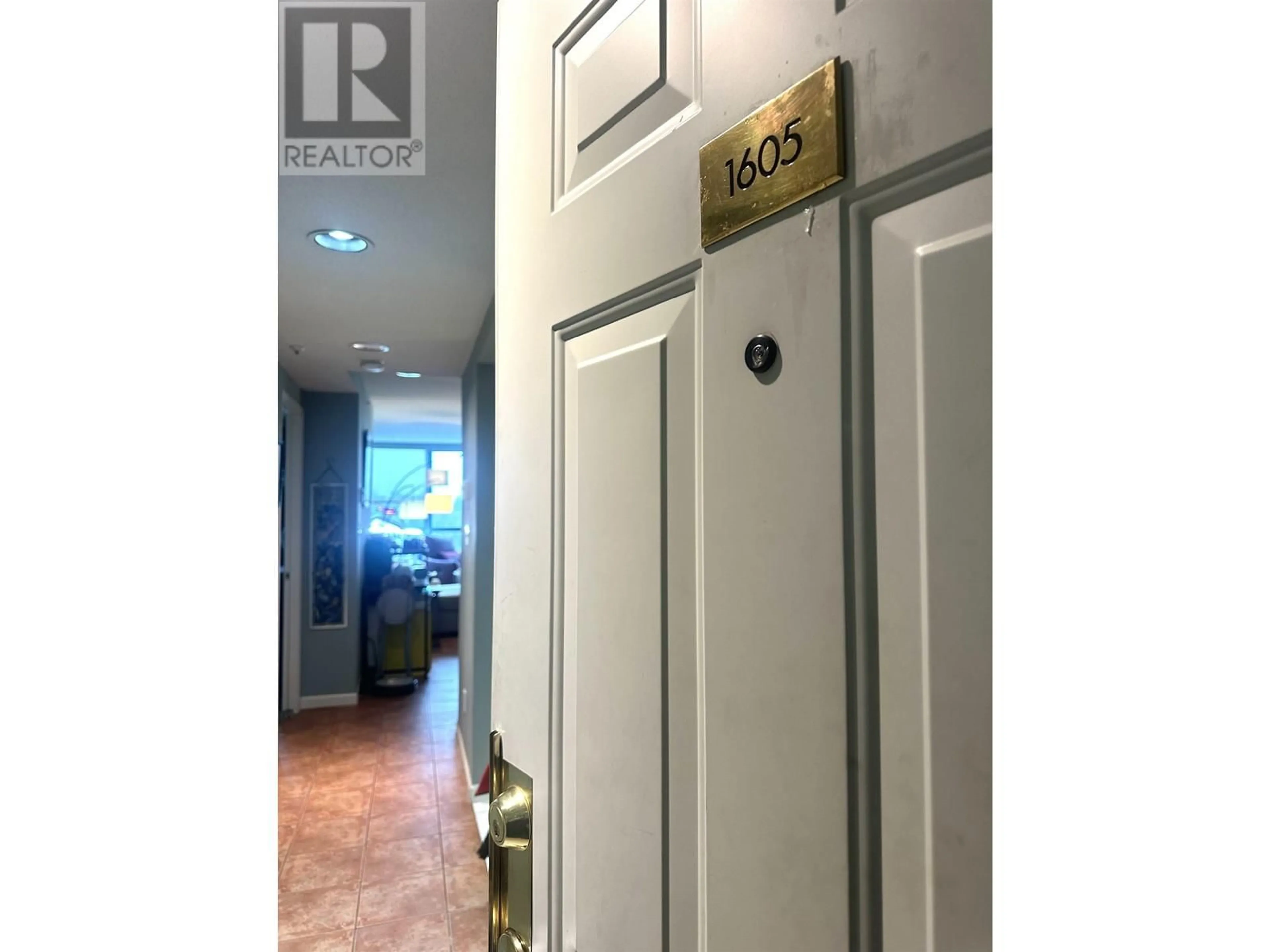 Indoor entryway for 1605 - 3071 GLEN DRIVE, Coquitlam British Columbia V3B7R1