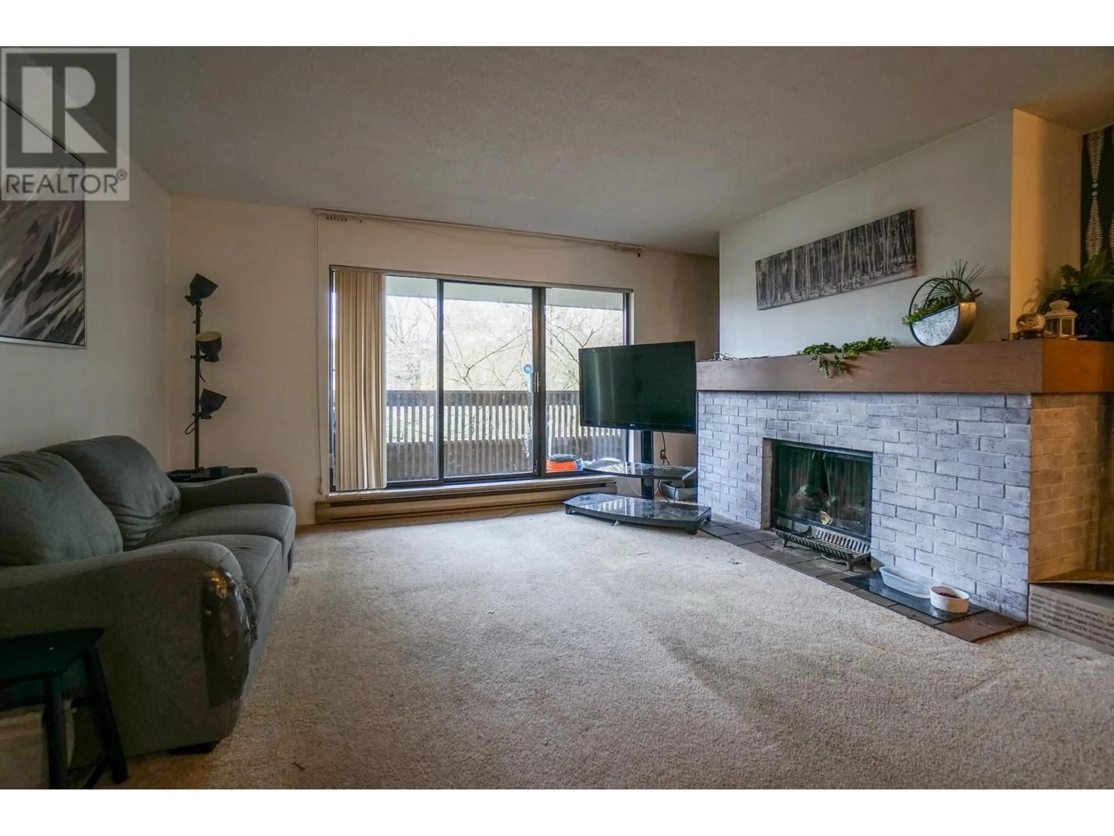 Living room, wood floors for 231 7451 MINORU BOULEVARD, Richmond British Columbia V6Y1Z3