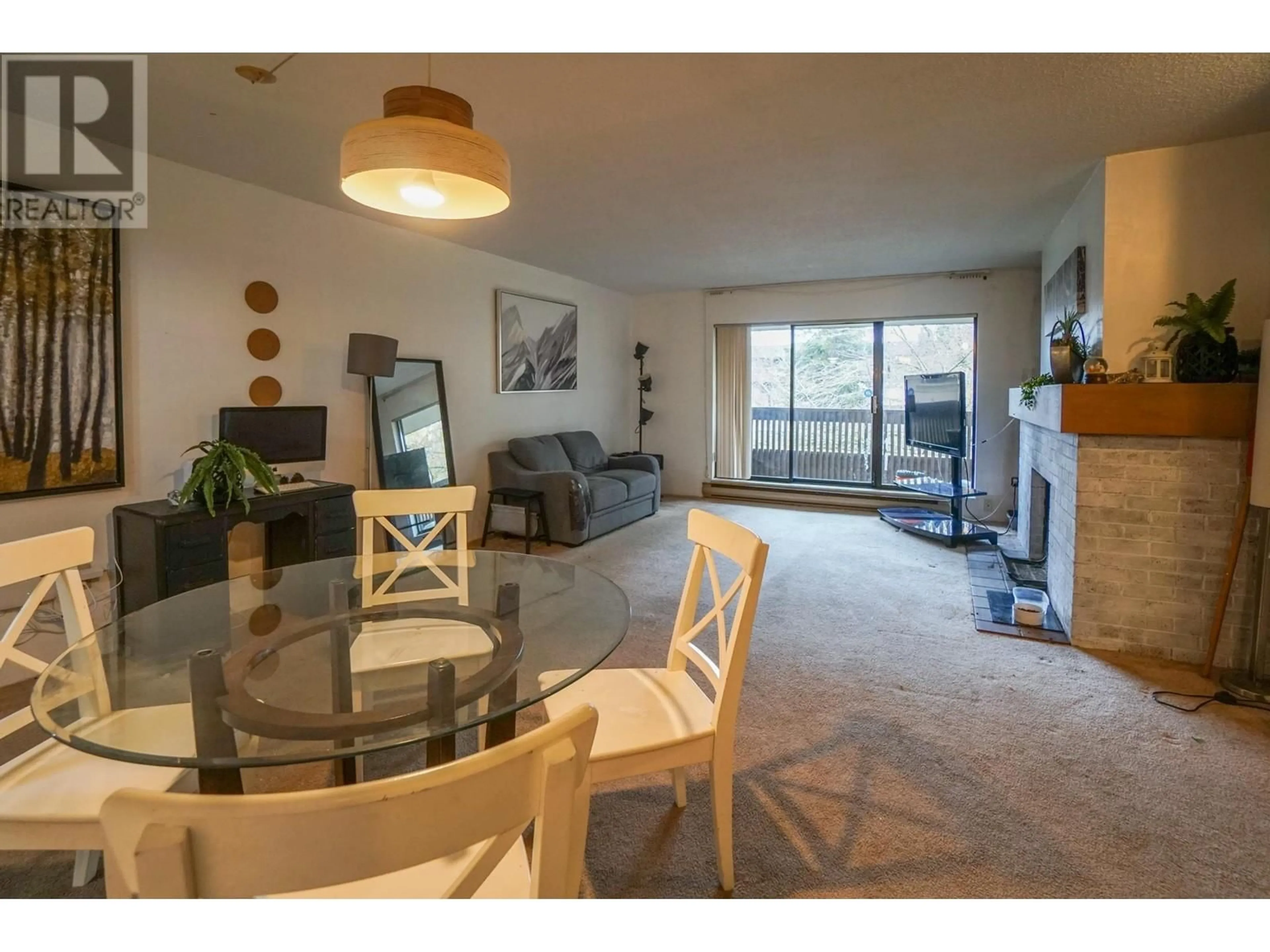 Living room, wood floors for 231 7451 MINORU BOULEVARD, Richmond British Columbia V6Y1Z3