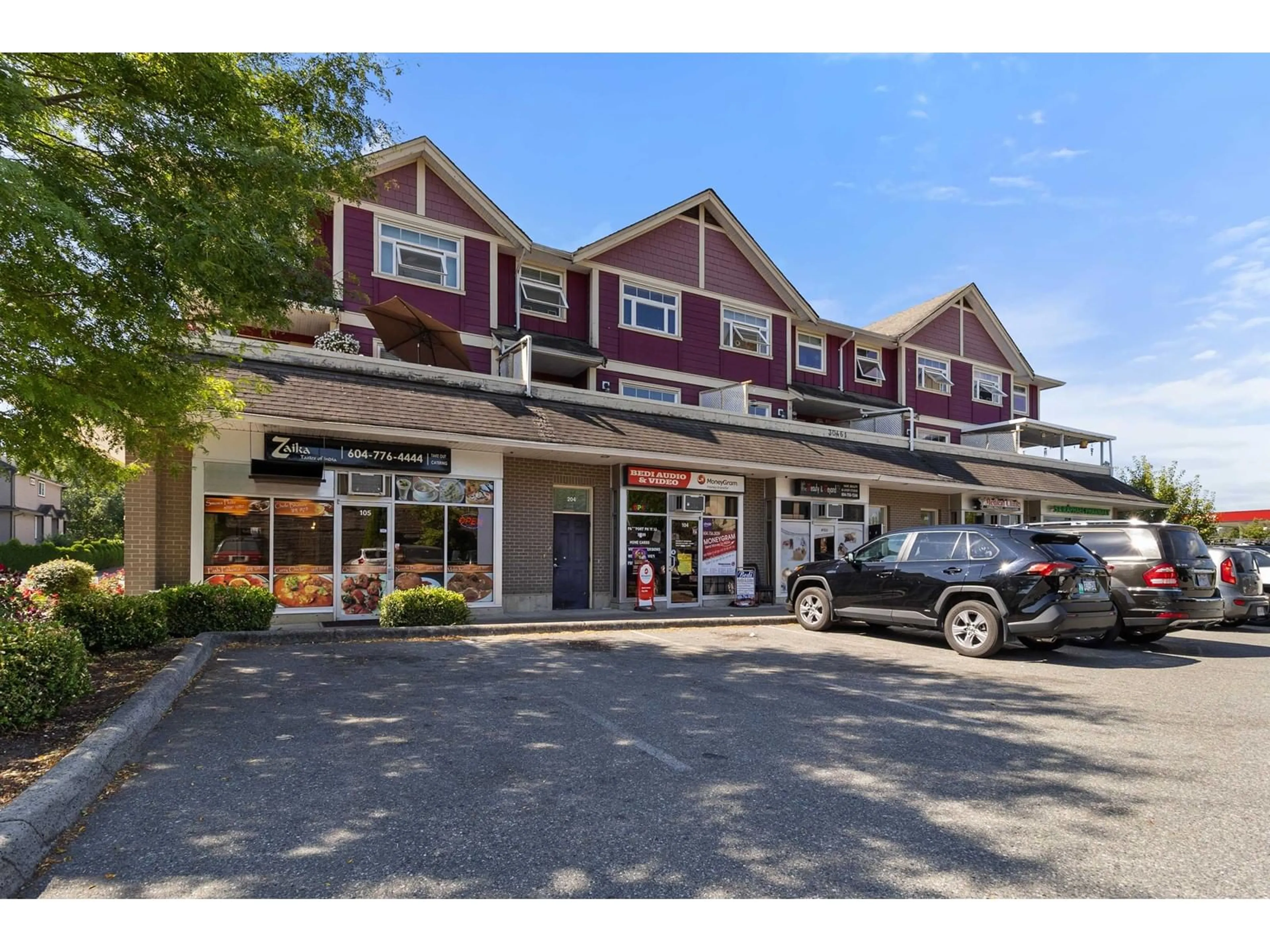 A pic from exterior of the house or condo, the front or back of building for 203 30461 BLUERIDGE DRIVE, Abbotsford British Columbia V2T0B1