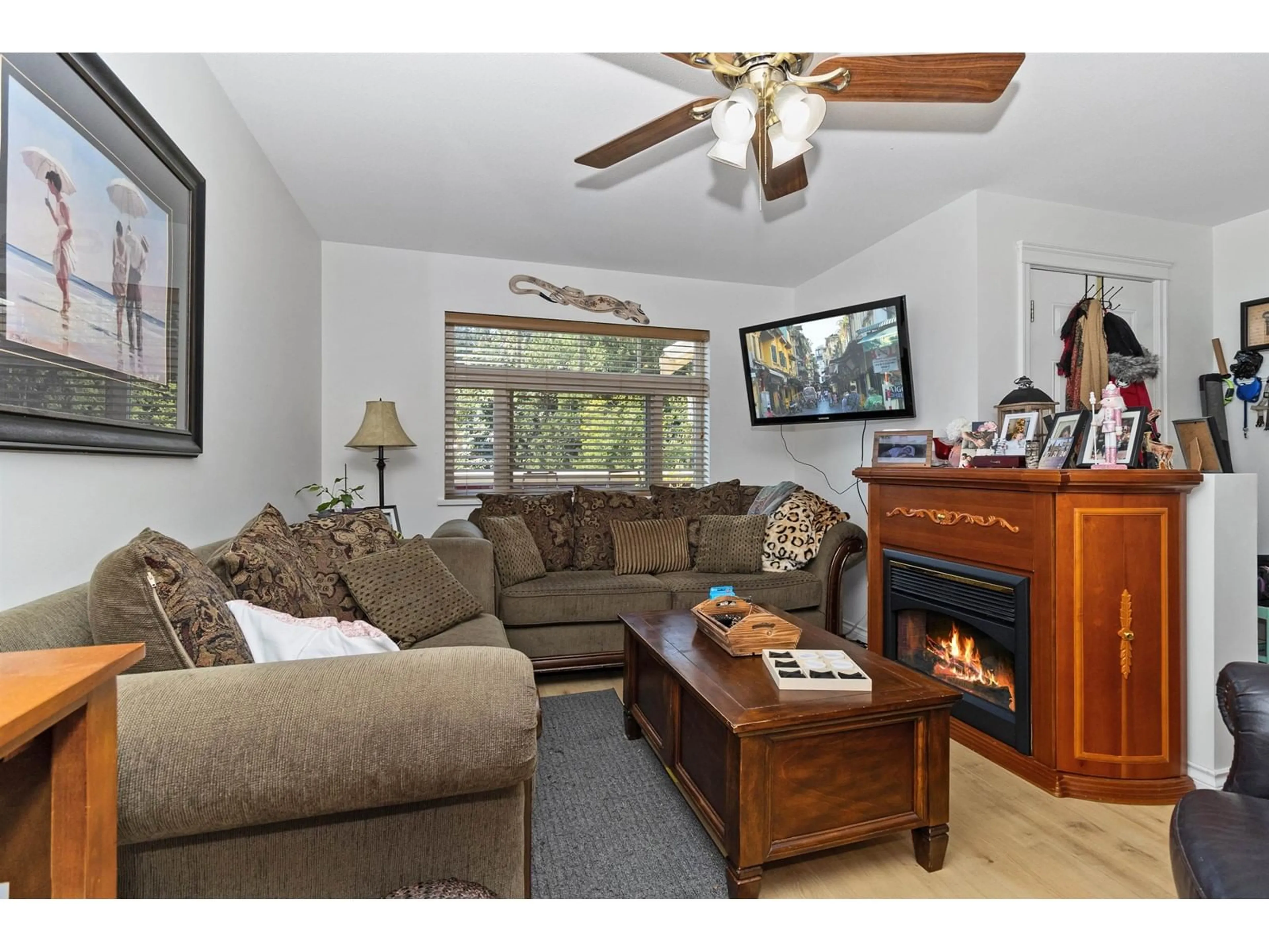 Living room, wood floors for 203 30461 BLUERIDGE DRIVE, Abbotsford British Columbia V2T0B1