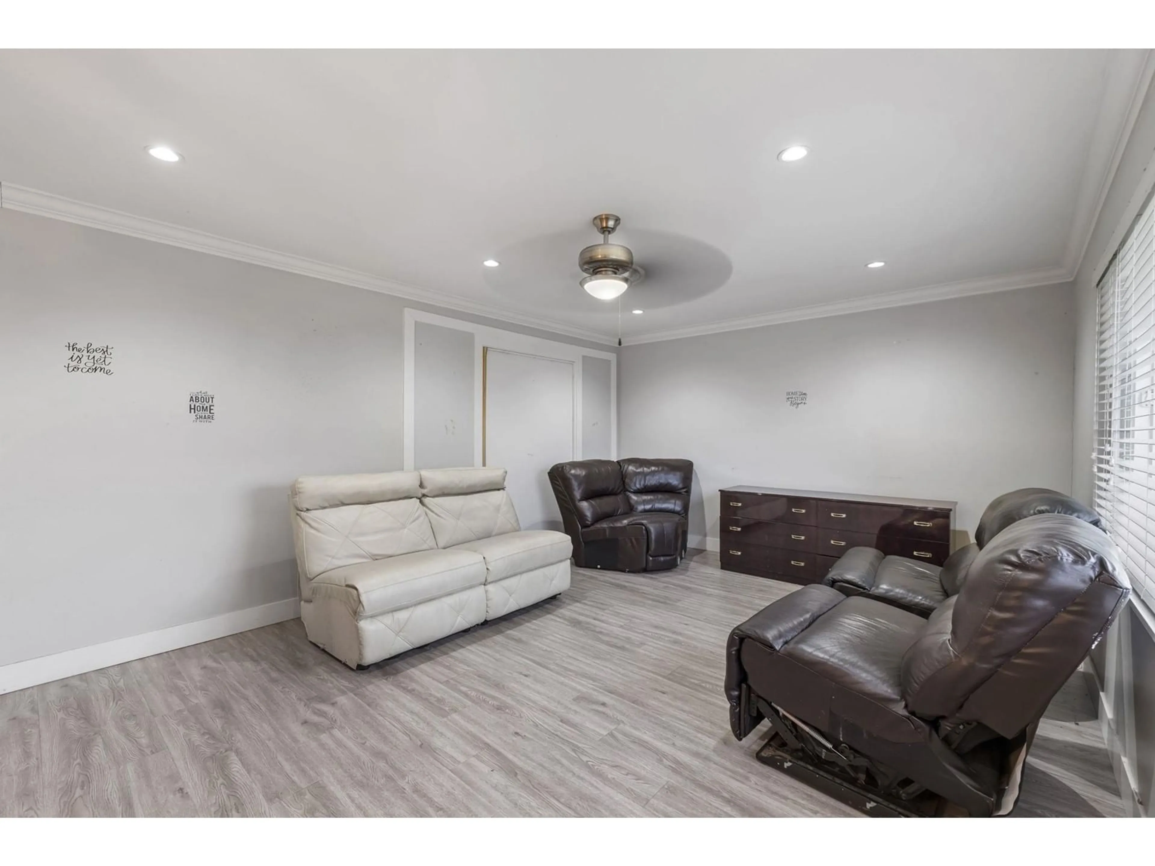 Living room, wood floors for 9530 119A STREET, Delta British Columbia V4C6P2