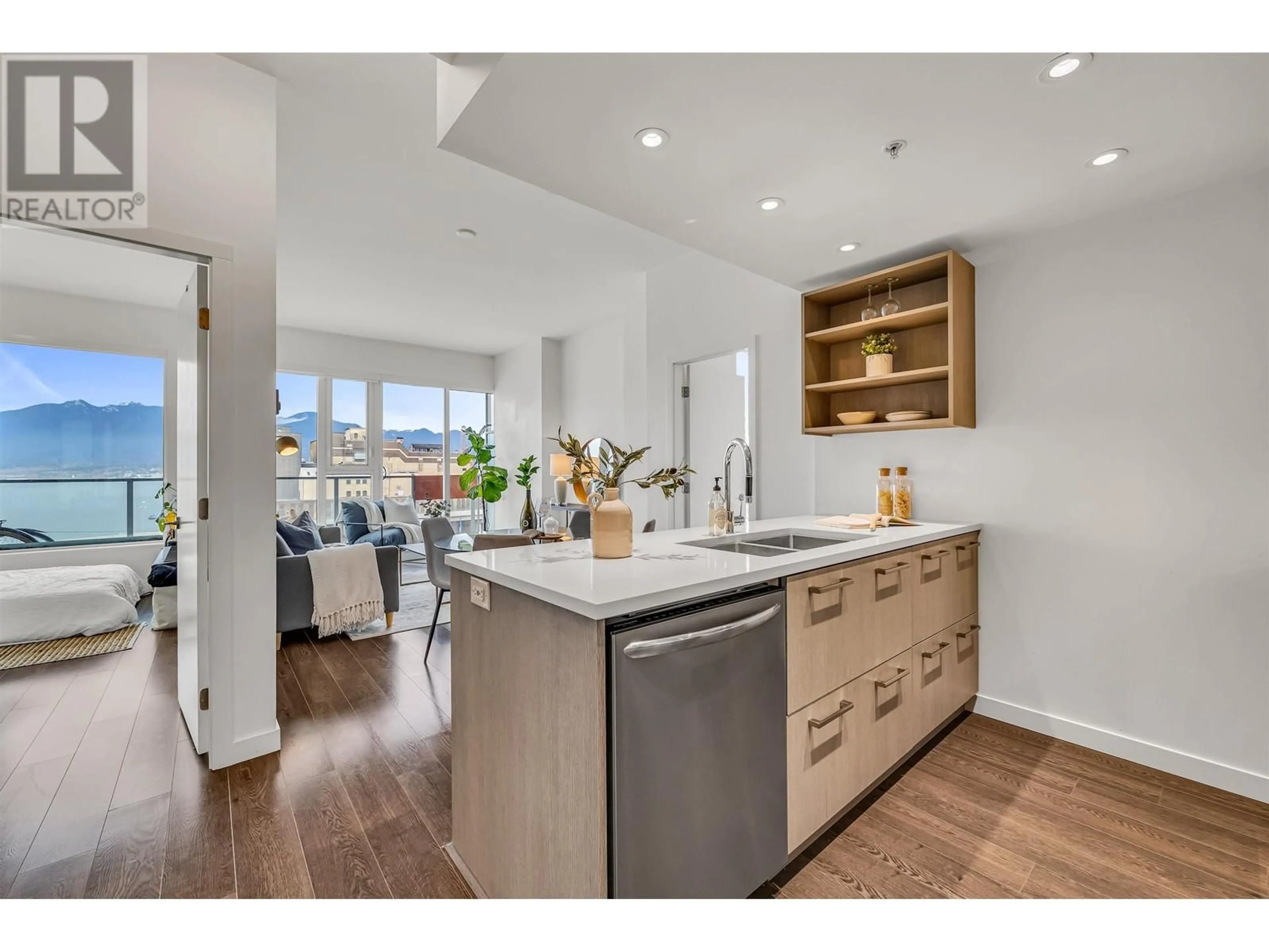 Open concept kitchen for 702 983 E HASTINGS STREET, Vancouver British Columbia V6A0G9