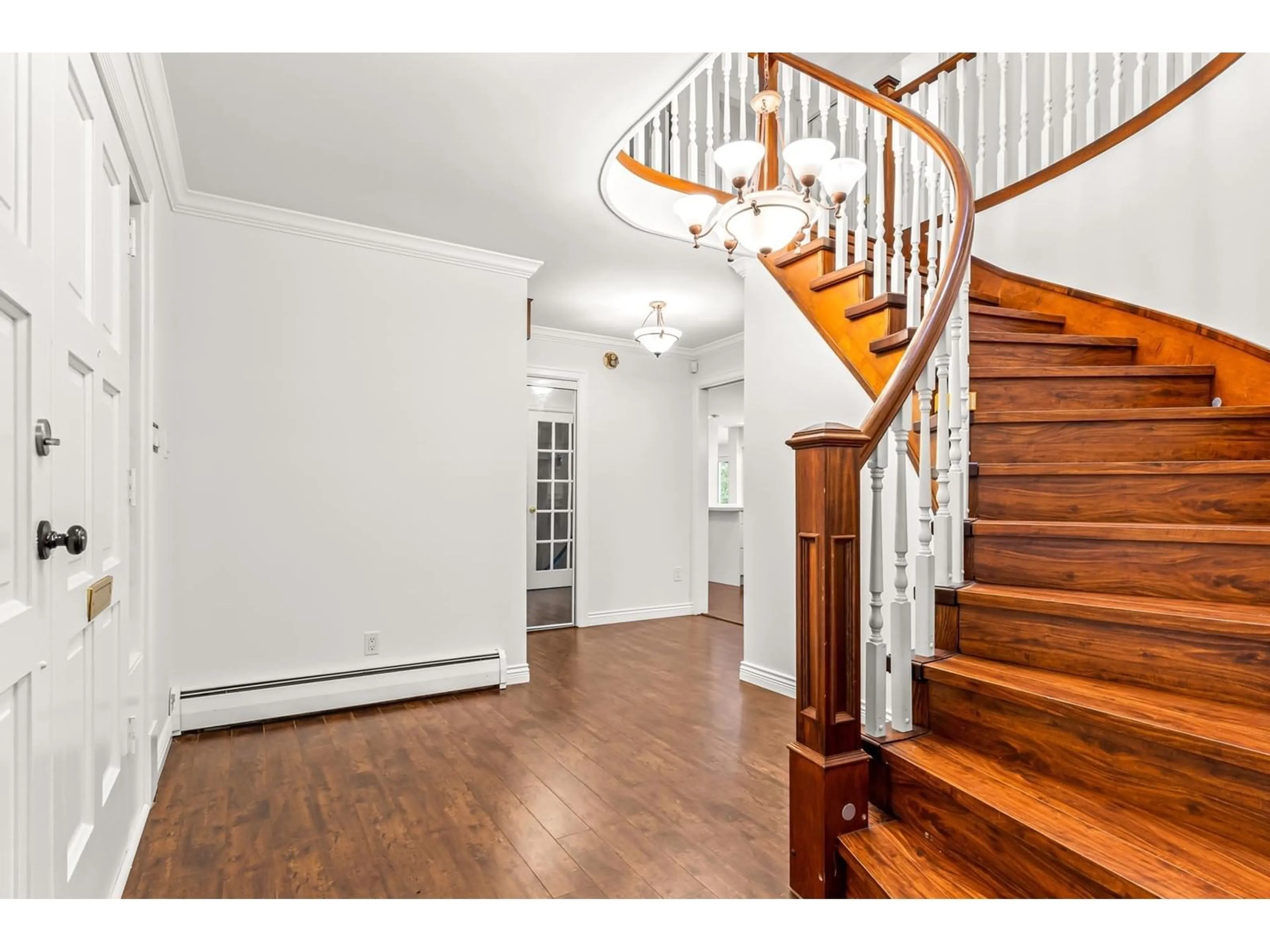 Indoor foyer, wood floors for 12940 54A AVENUE, Surrey British Columbia V3X3C9