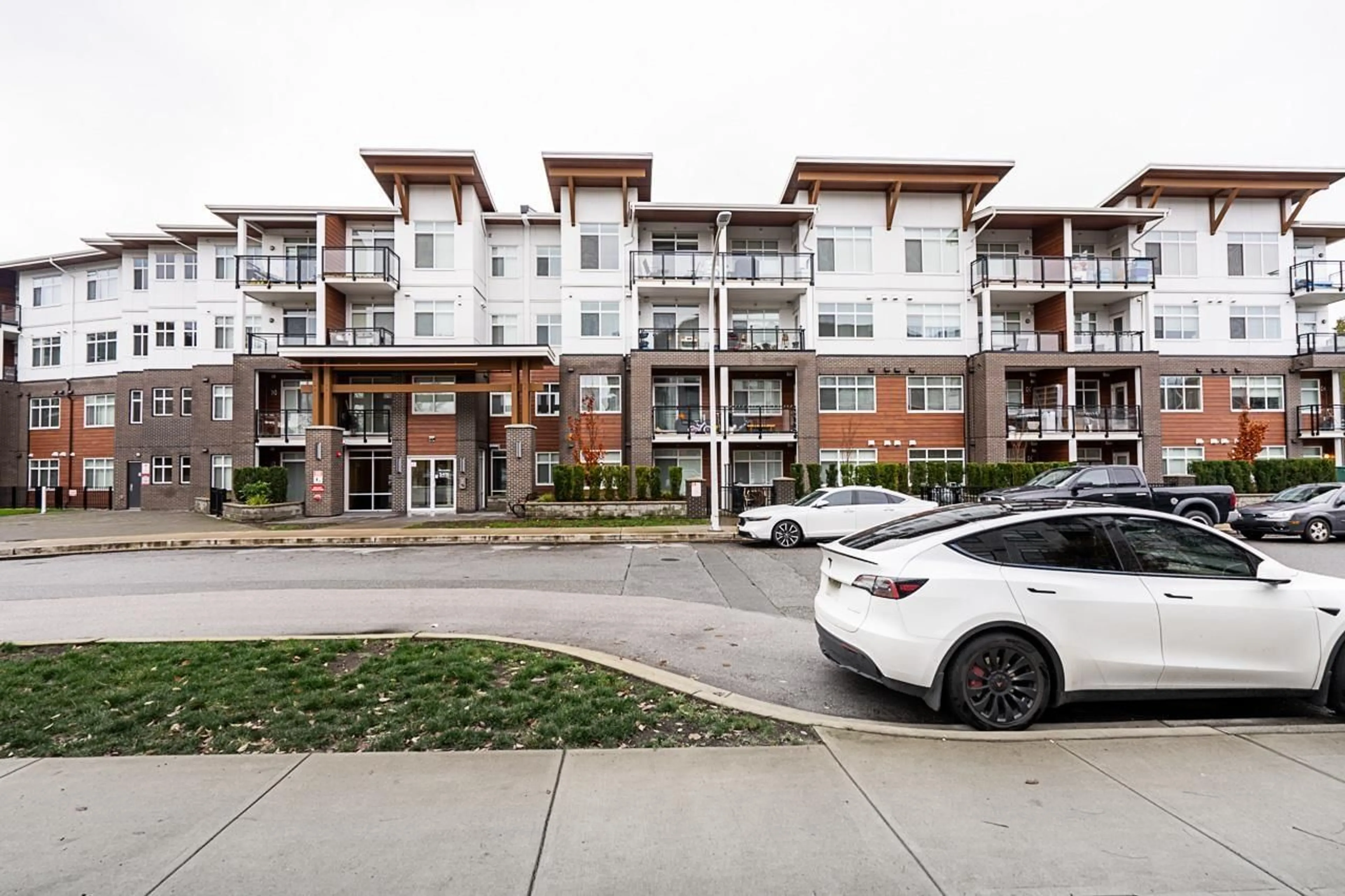 A pic from exterior of the house or condo, the front or back of building for 121 5415 BRYDON CRESCENT, Langley British Columbia V3A0N4