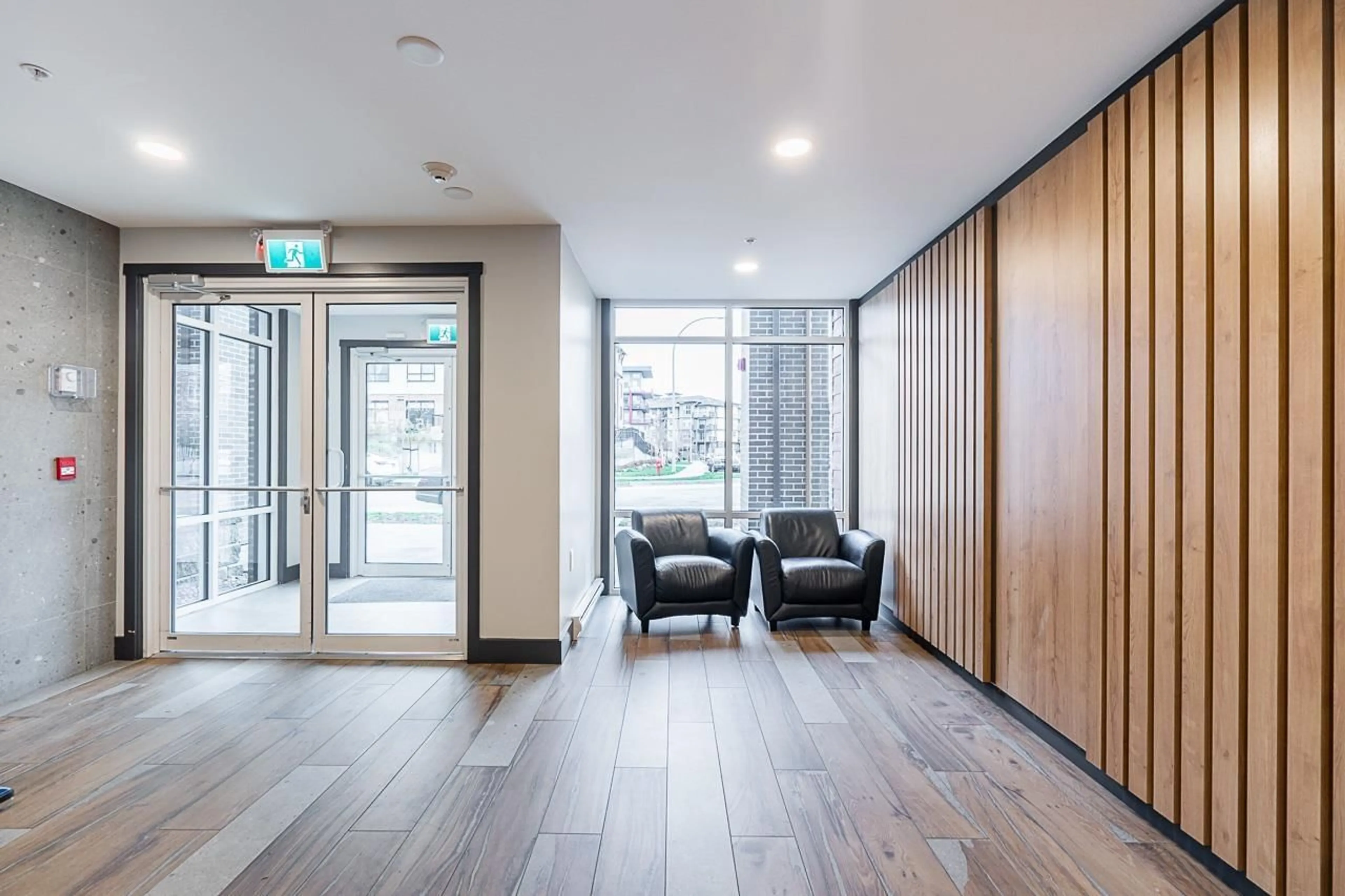 Indoor foyer, wood floors for 121 5415 BRYDON CRESCENT, Langley British Columbia V3A0N4