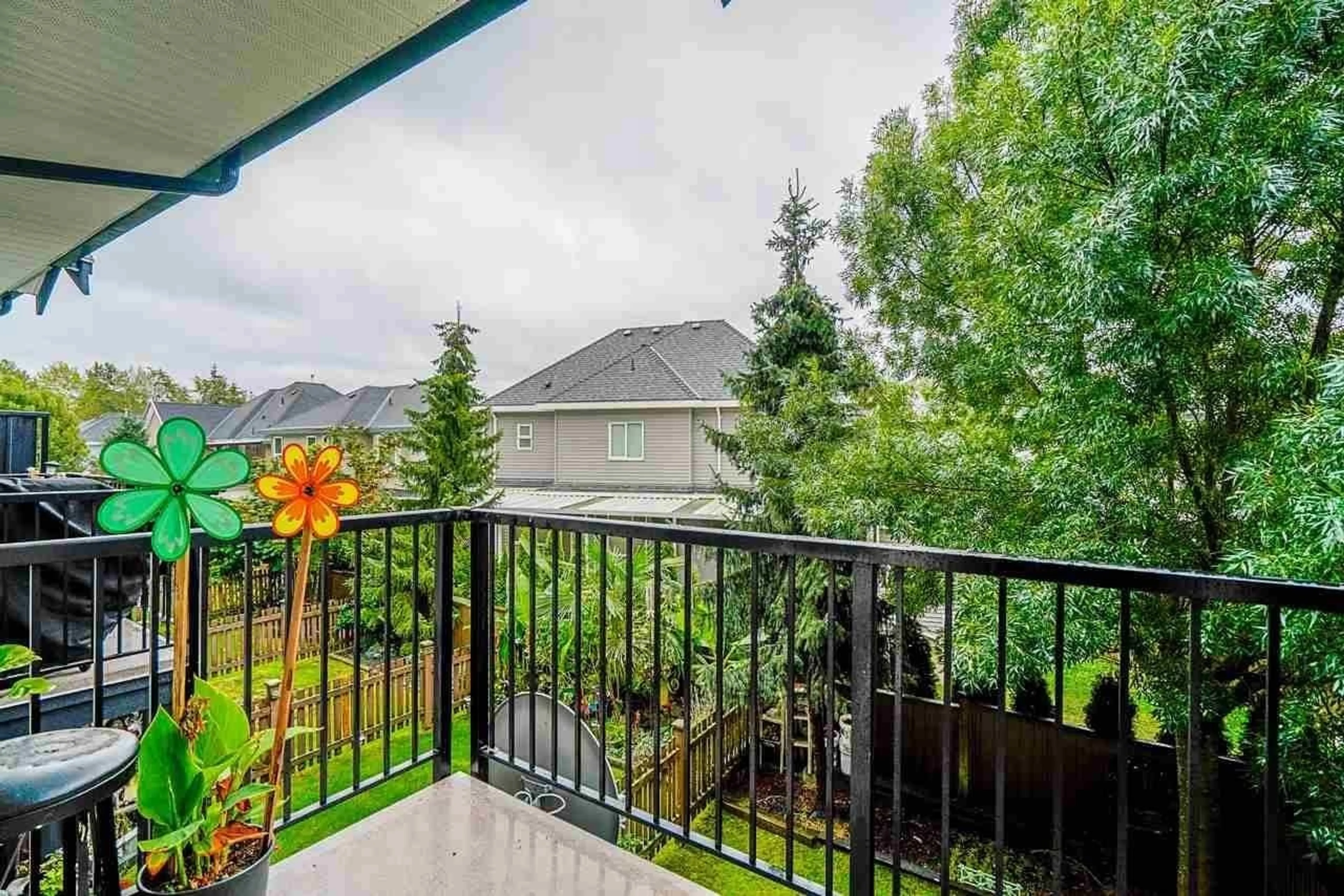 Patio, the fenced backyard for 17 7156 144 STREET, Surrey British Columbia V3W1V5